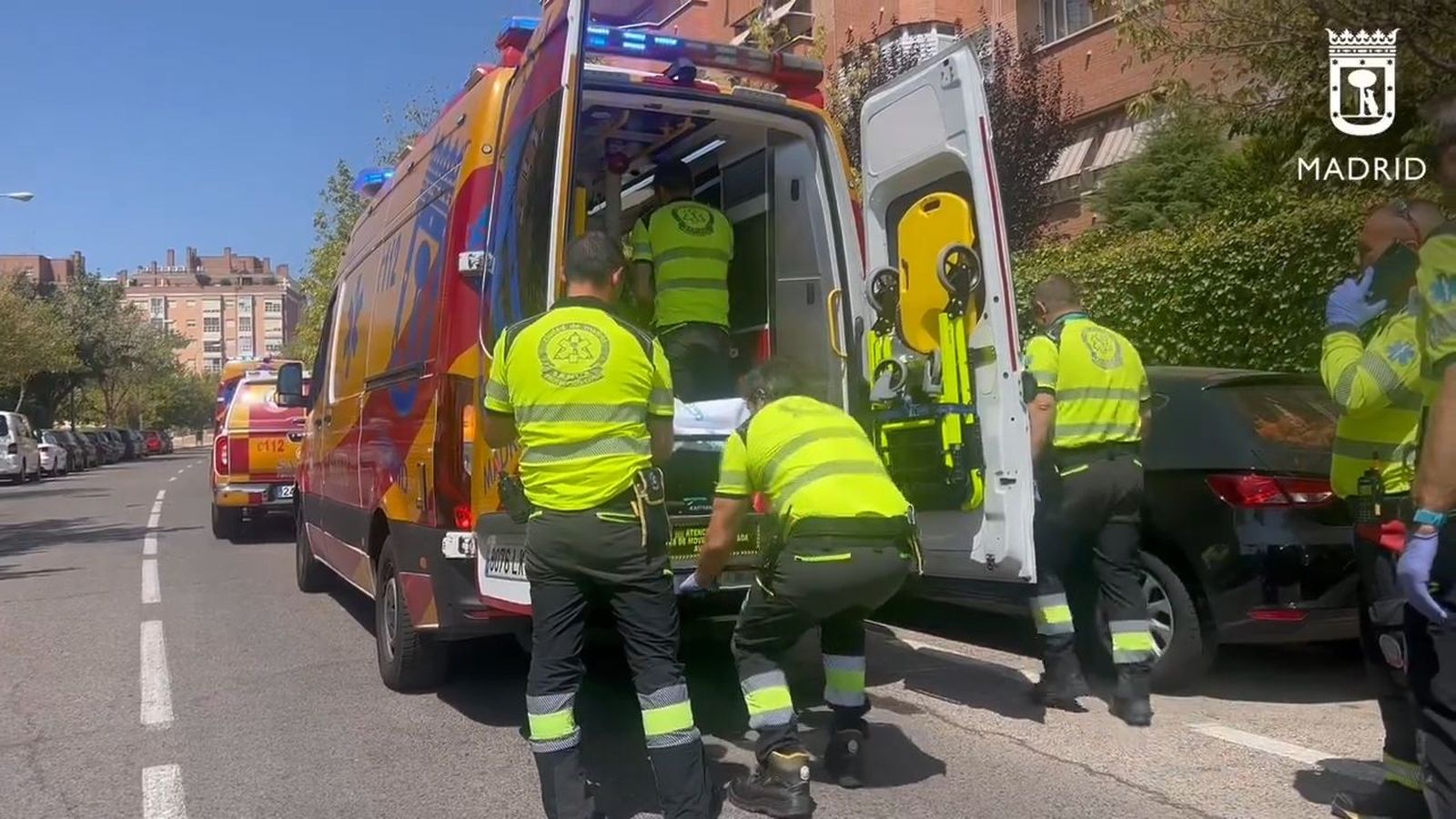 Atienden a un hombre por un golpe de calor en Carabanchel