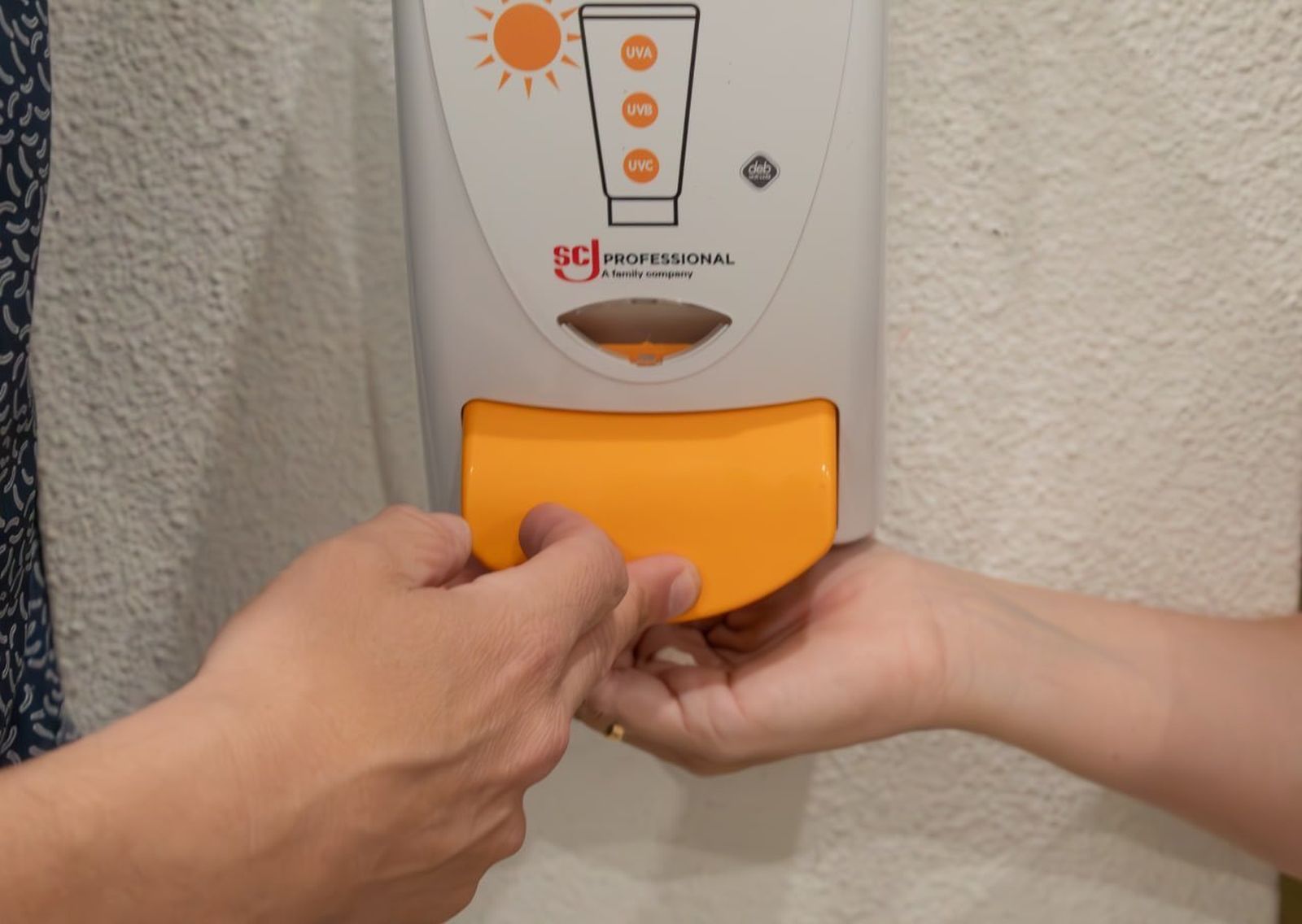 Dispensadores de crema solar en Alcorcón