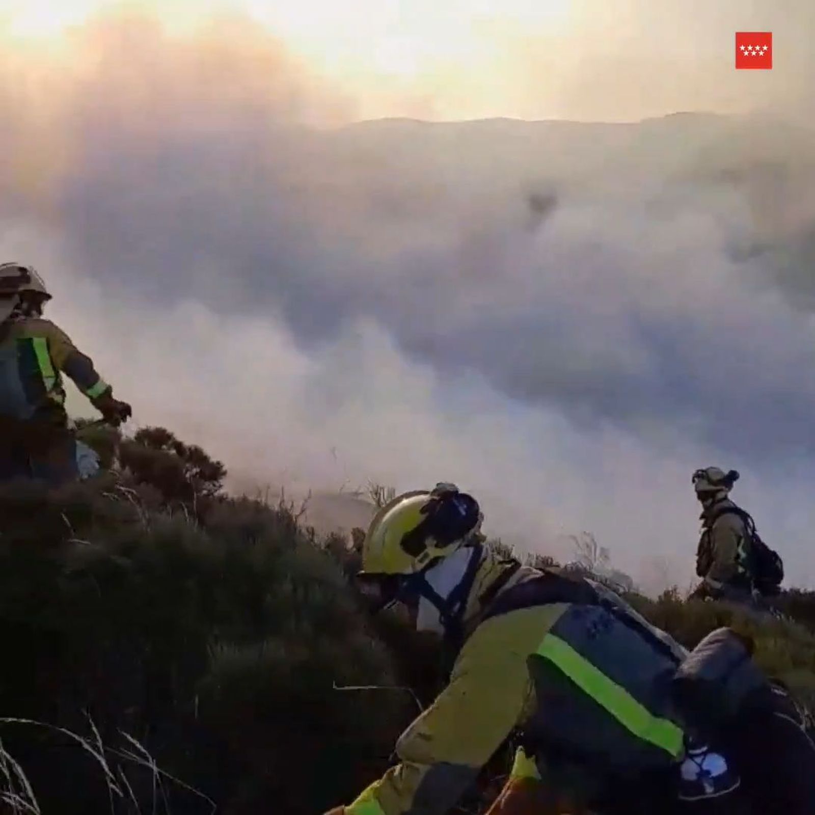 Medios de la Comunidad de Madrid colaboran en el incendio de Peñalba de la Sierra (Guadalajara), que sigue sin control