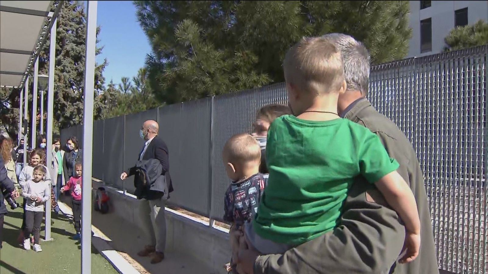 Los primeros refugiados ucranianos llegados a Madrid ya están alojados en las viviendas municipales de Las Caracolas