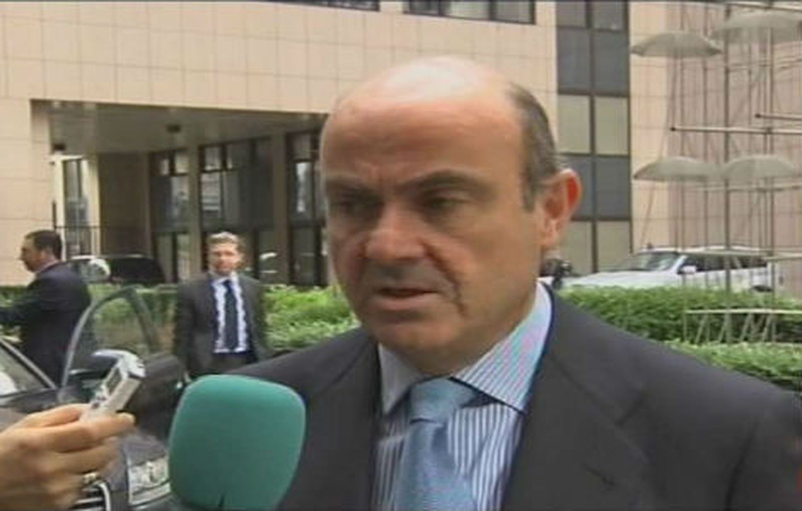 De Guindos dice que Bolivia  ha garantizado que compensará a Red Eléctrica