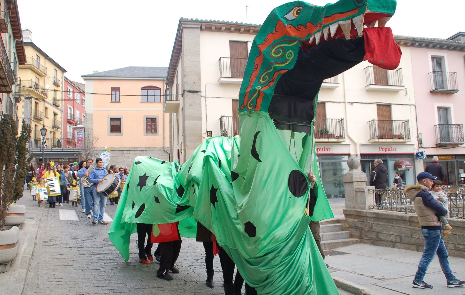 El 'dragón verde' encabeza el Carnaval de San Lorenzo de El Escorial