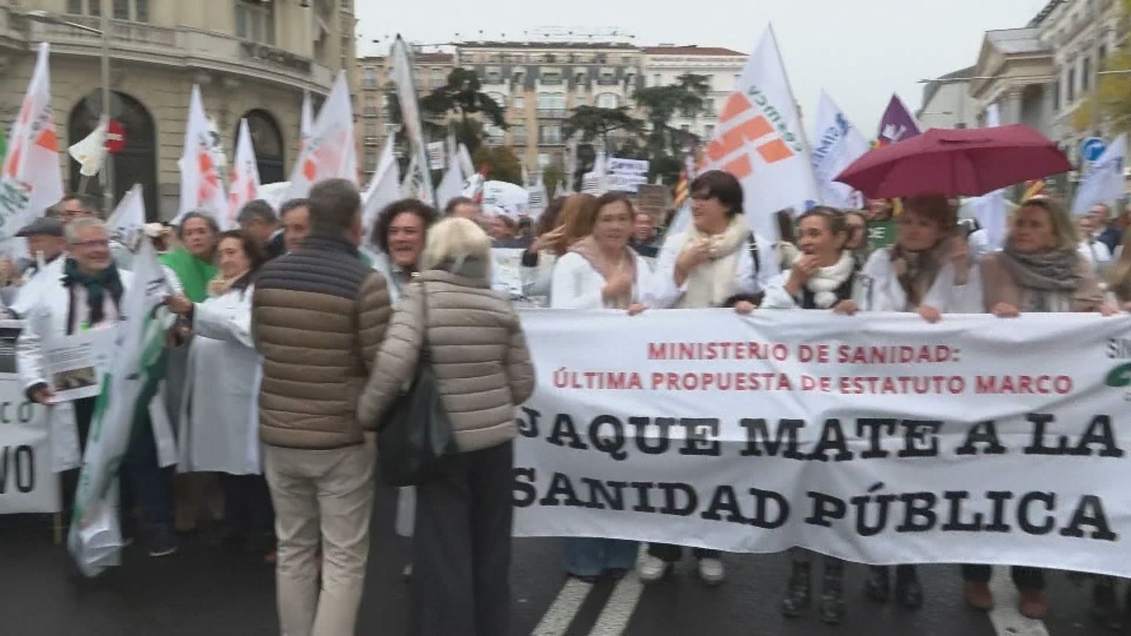 Los sindicatos convocan una huelga indefinida para exigir a Sanidad un Estatuto Marco para todos los profesionales