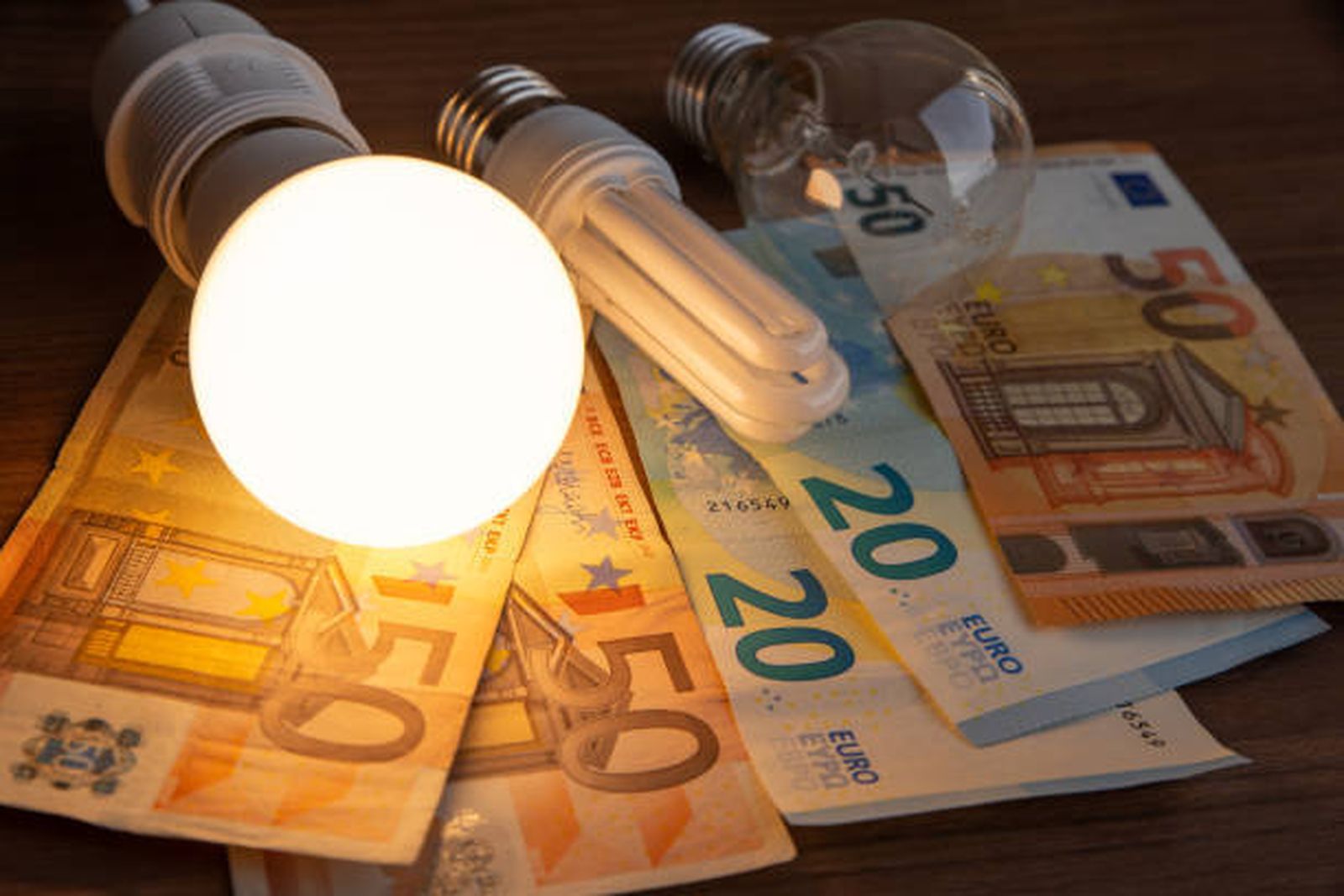 La luz despide el verano subiendo un 10% y superando nuevamente los 100 euros el MWh