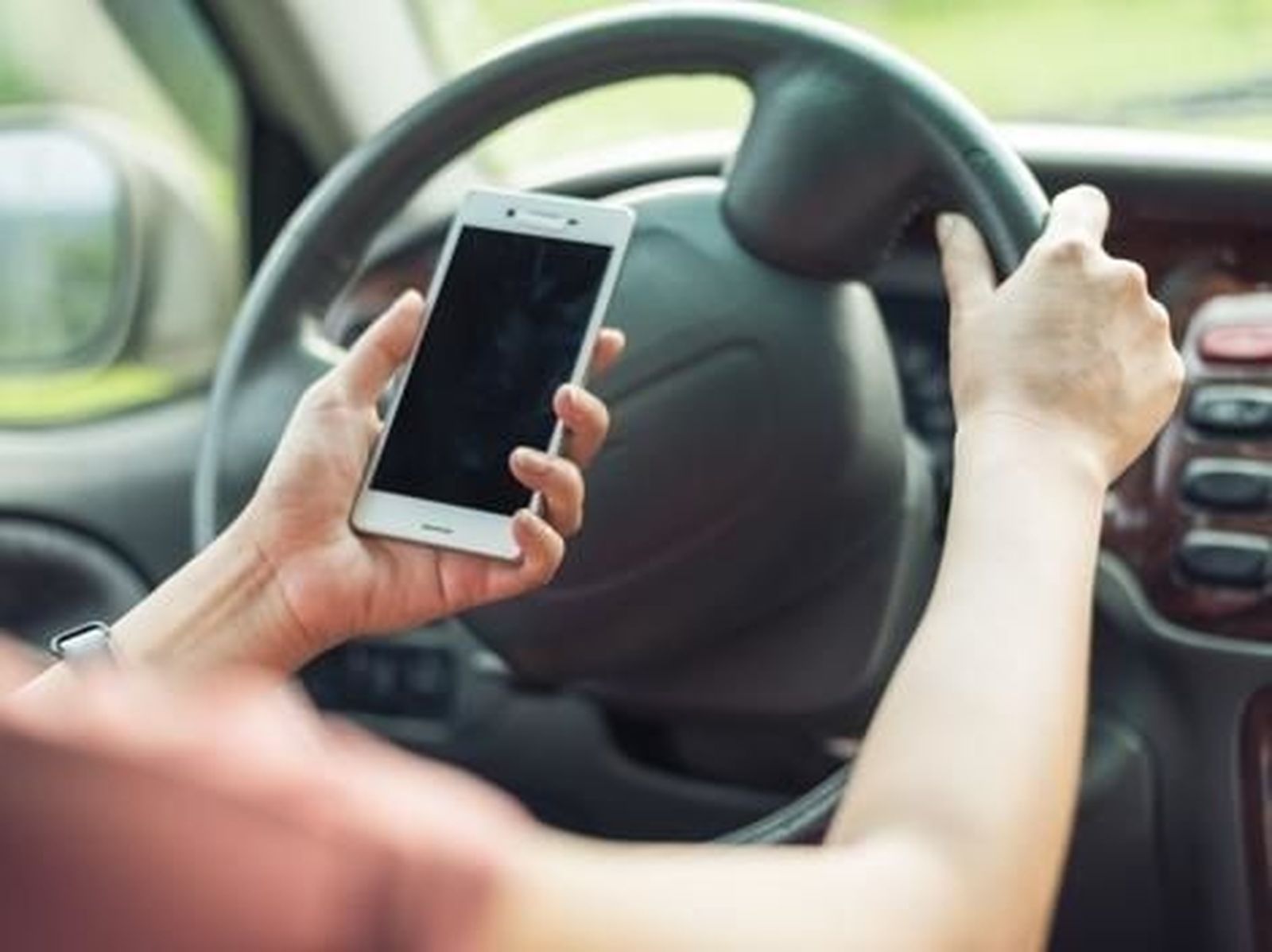 Arranca la campaña de la DGT contra las distracciones al volante