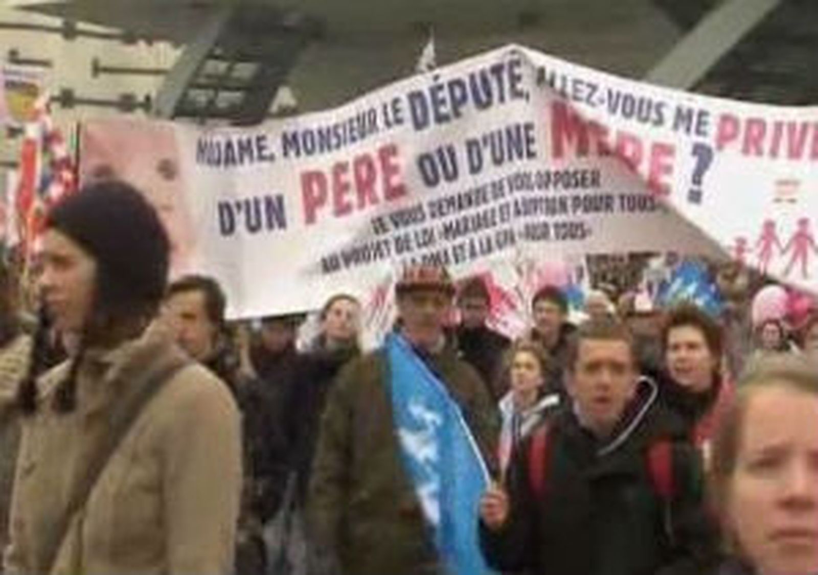 Los opositores al matrimonio homosexual vuelven a manifestarse en París