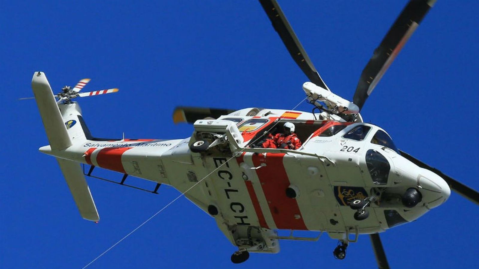 Salvamento rescata a 152 inmigrantes en un cayuco a 370 Km al sur de Canarias
