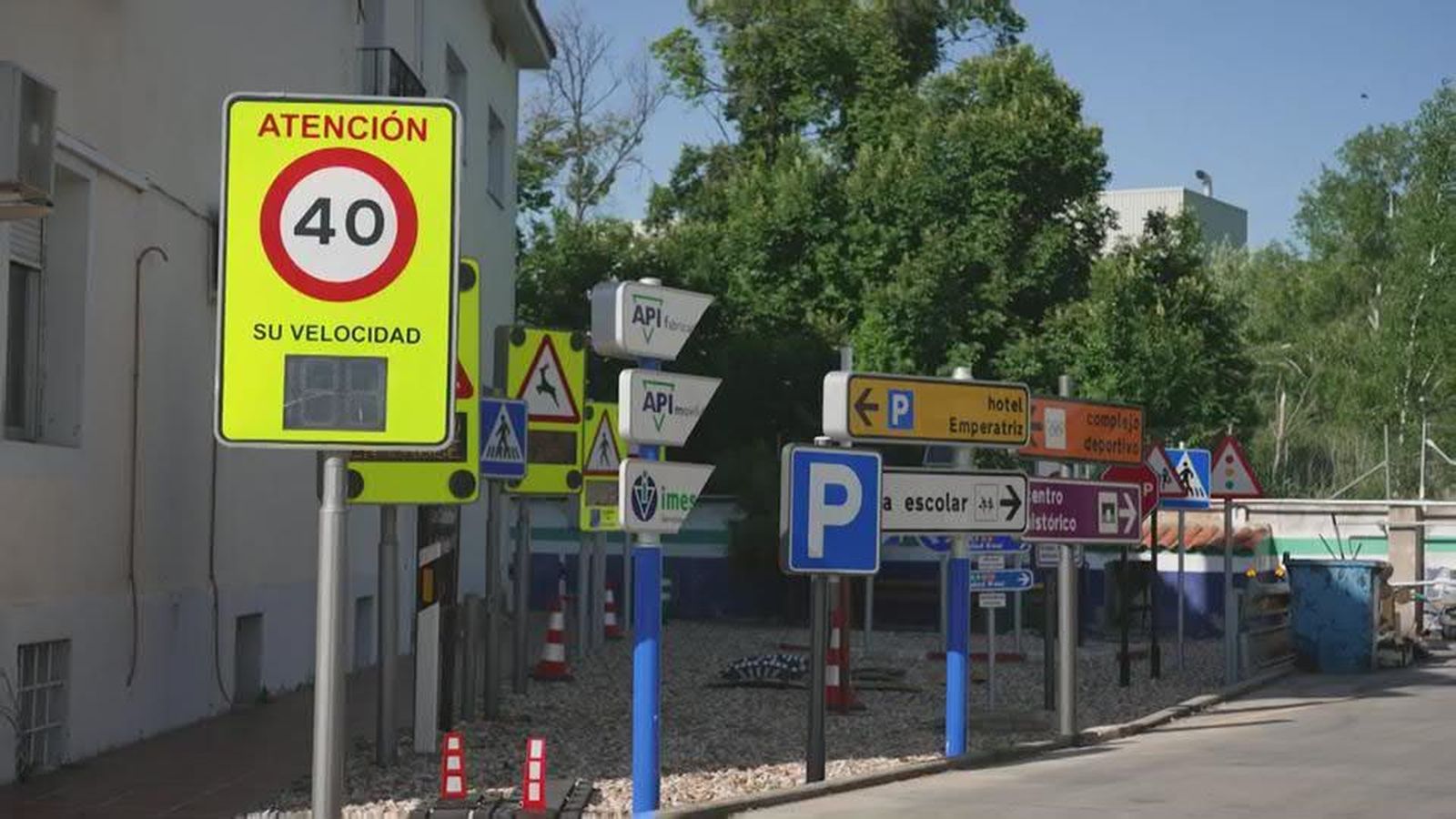 Descubre cómo se fabrican las señales de tráfico de Madrid