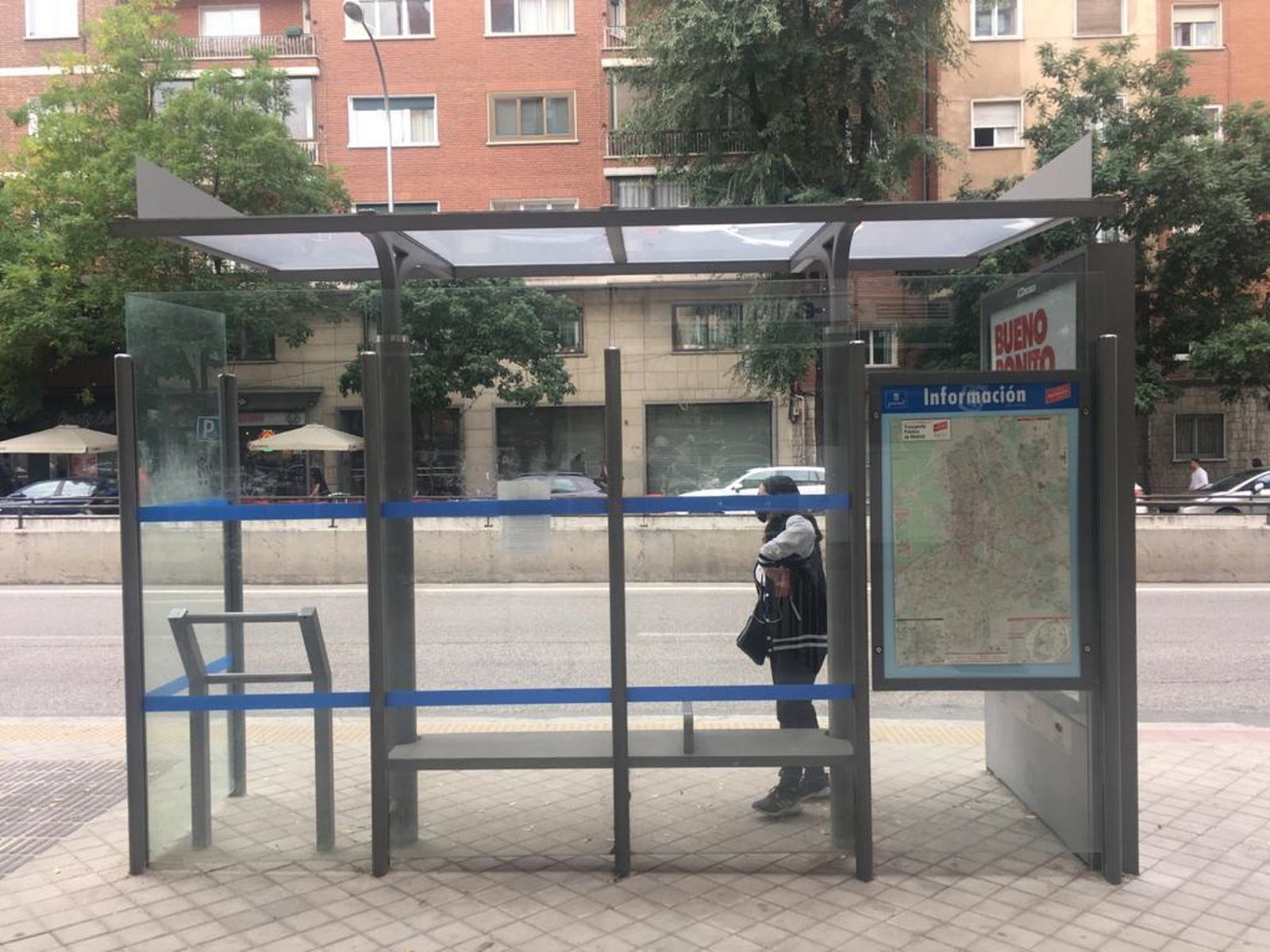 Parada de autobús en el Paseo de la Florida