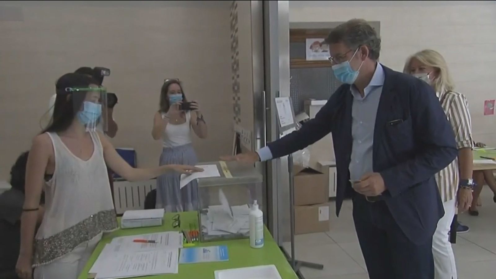 Núñez Feijoo vota en Galicia