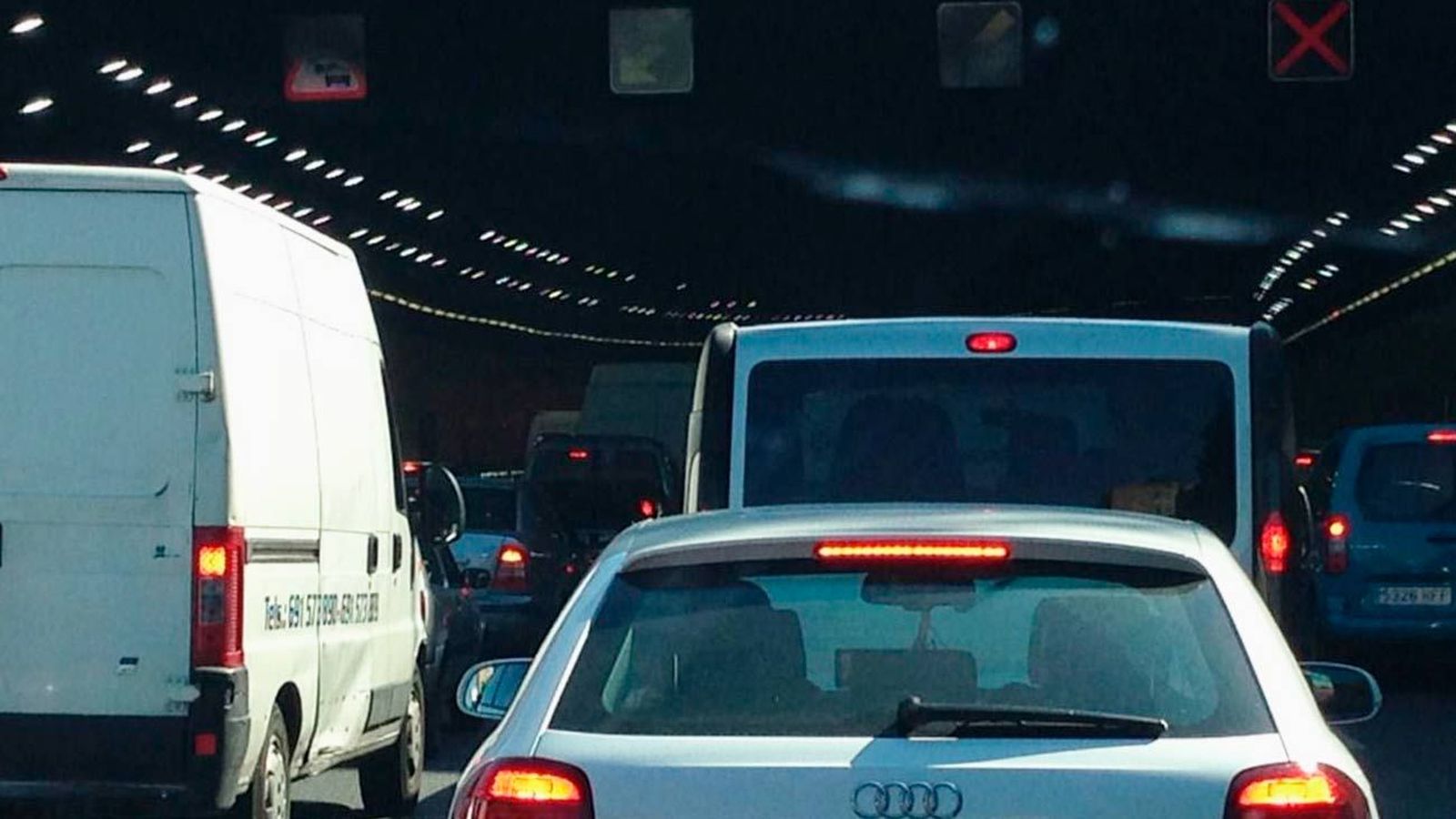 Los accidentes y la lluvia provocan una jornada de atascos en Madrid