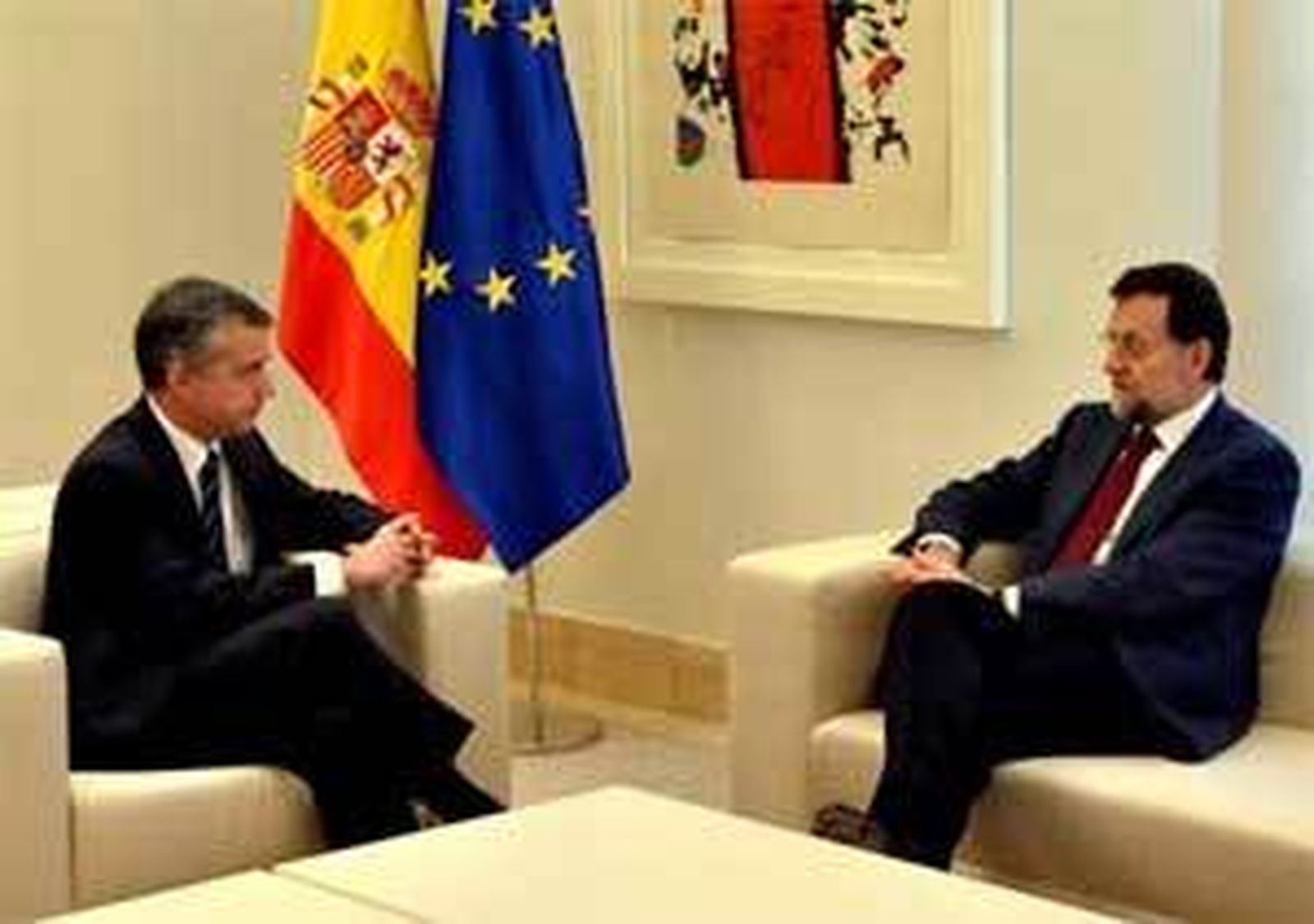 Urkullu ofrece consenso a Rajoy para salir de la crisis y gestionar la paz