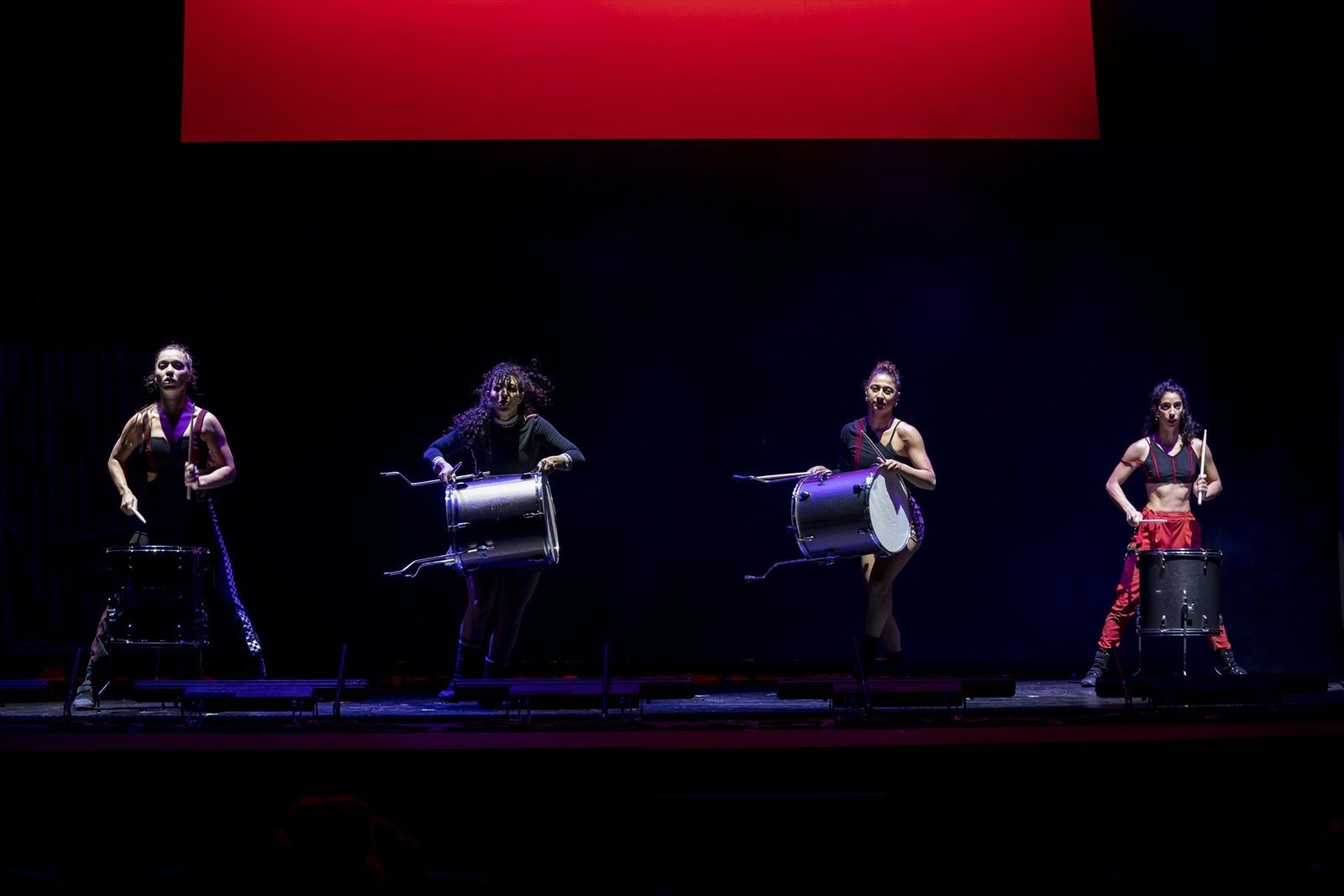 Percusionistas de Mayumaná en el Teatro Rialto