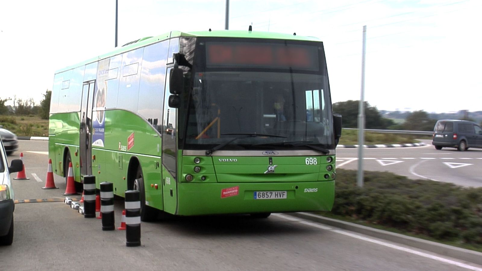 Los vecinos de Colmenar Viejo denuncian no poder subir con los carros de la compra en los autobuses
