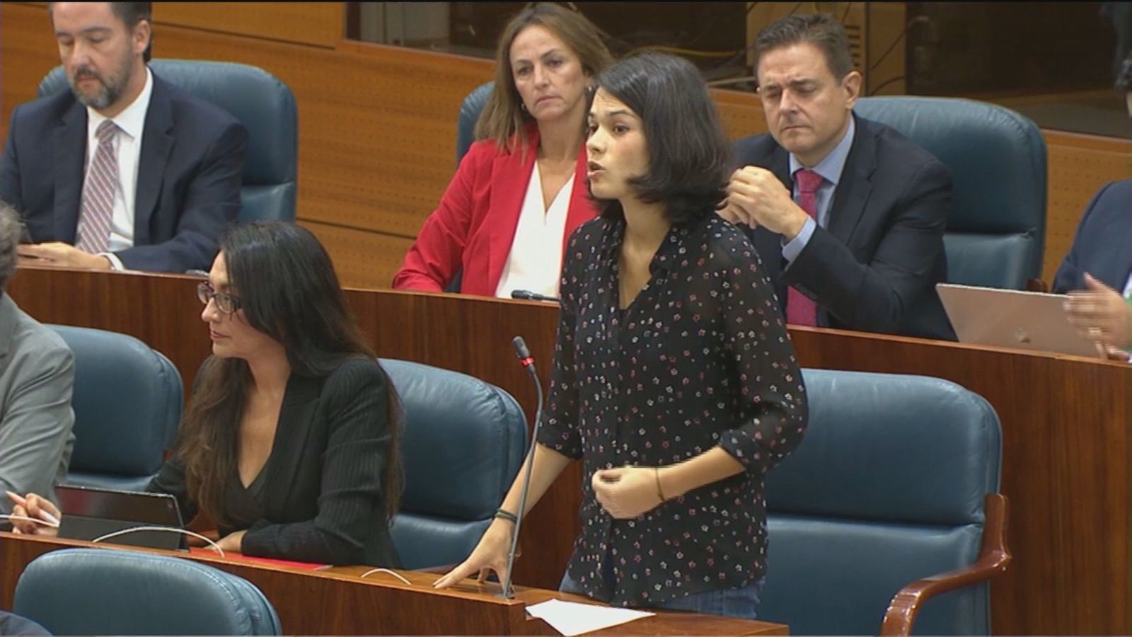 Choque entre Ayuso e Isa Serra en la Asamblea por la violencia machista