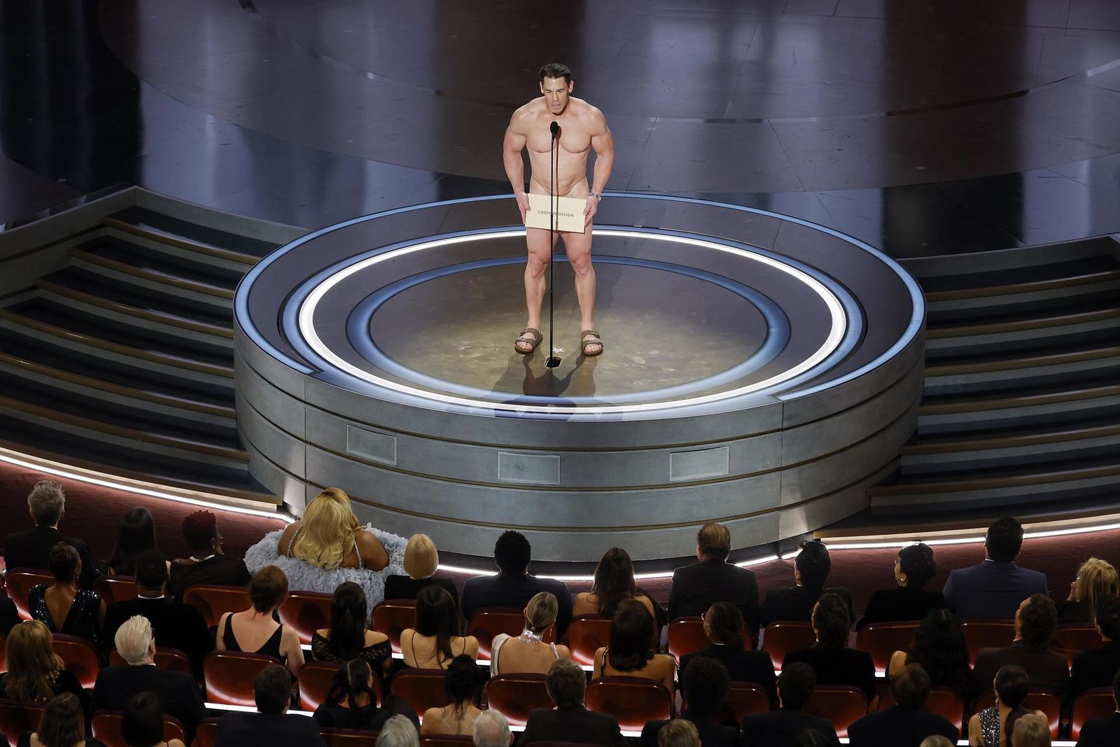 John Cena desnudo para presentar el Oscar a Mejor Vestuario en la ceremonia de los Oscar 2024