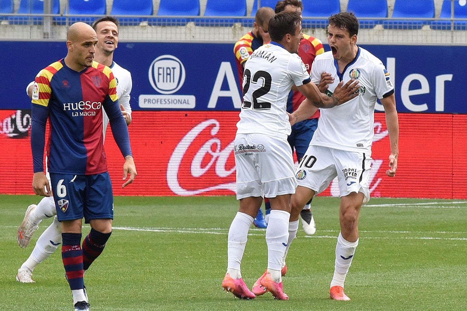 Enes Unal ante el Huesca