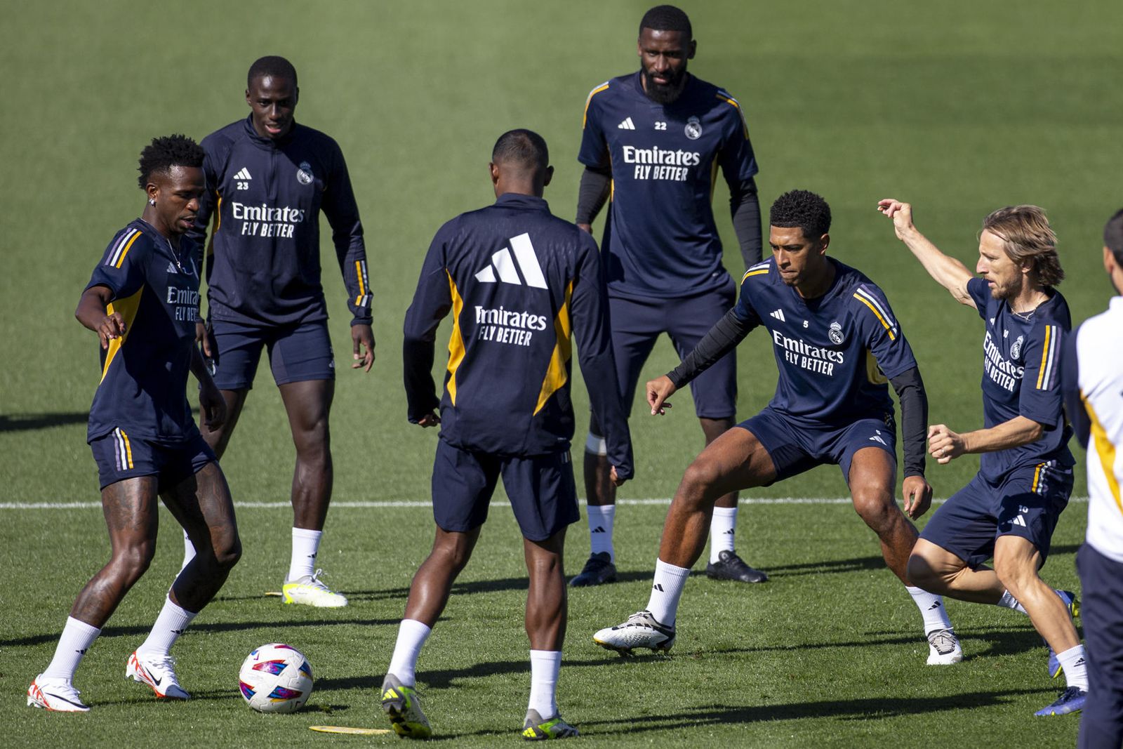 Vinícius entra en la convocatoria para el derbi, "con riesgo cero"