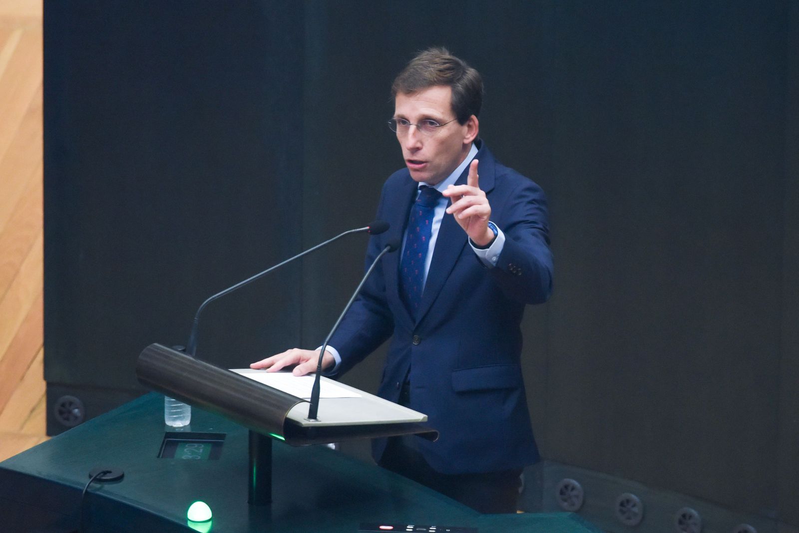 Almeida censura que Sánchez certifique la "quiebra de la igualdad" de los españoles