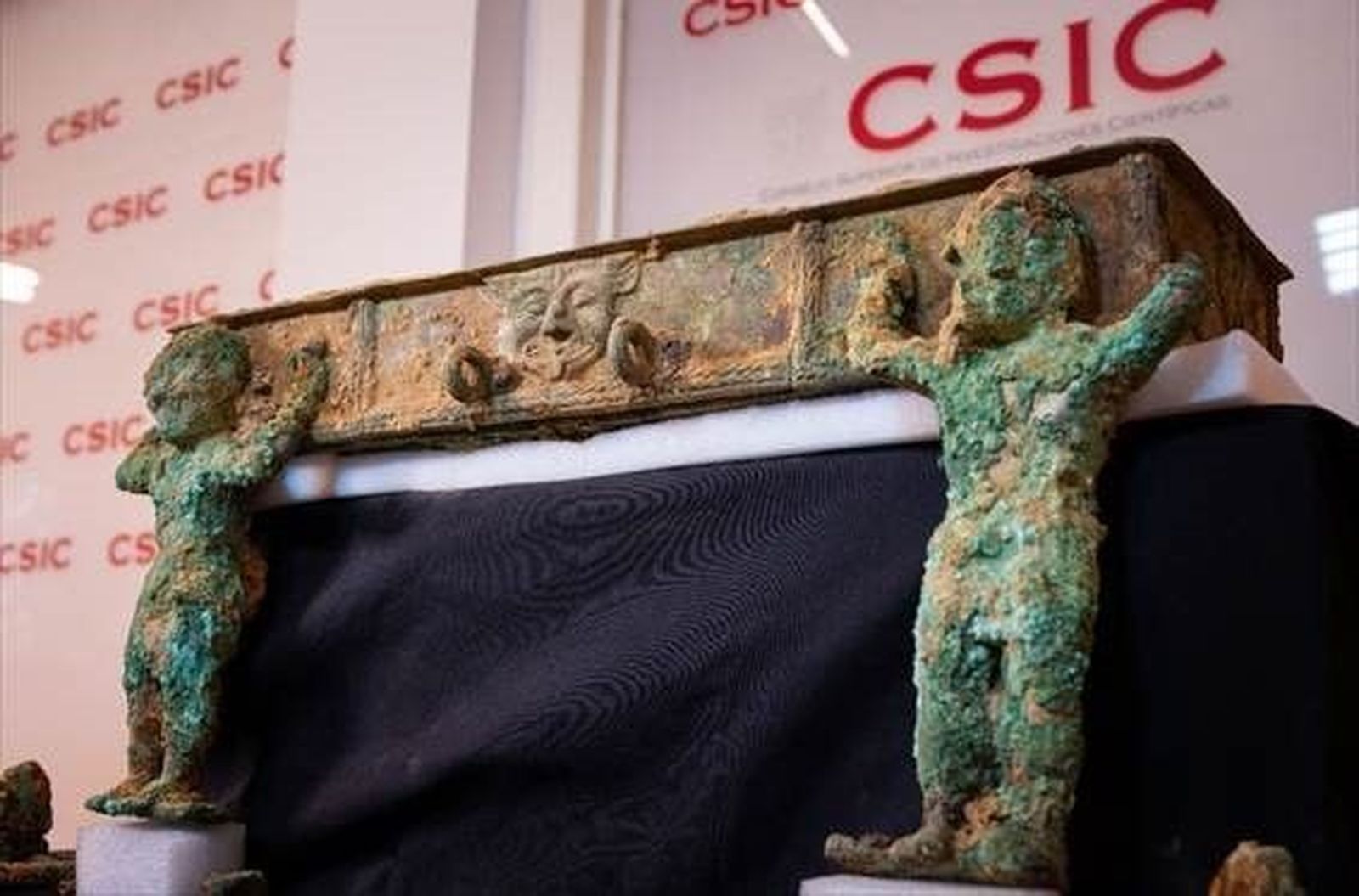 Hallado un carro de bronce en el yacimiento tartésico de Casas del Turuñuelo