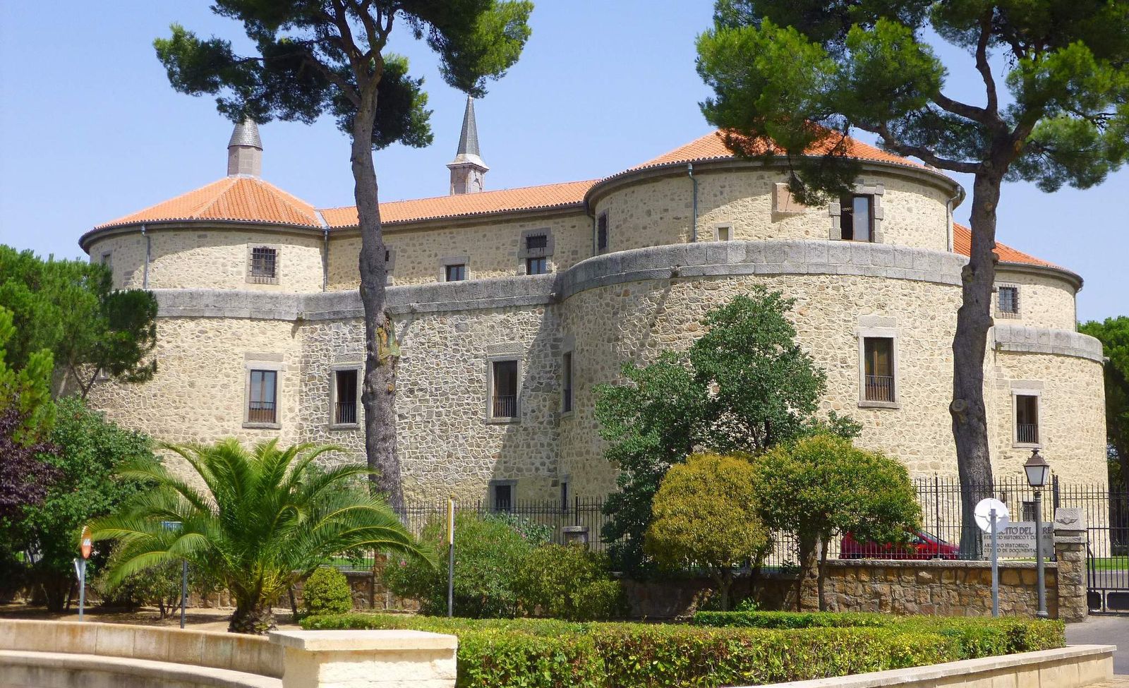 Castillo de Villaviciosa de Odón, sede del Archivo Histórico del  Ejército del Aire