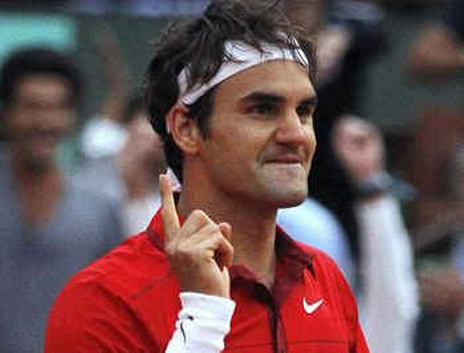 Federer rompe la racha de Djokovic y se cita con Nadal en la final