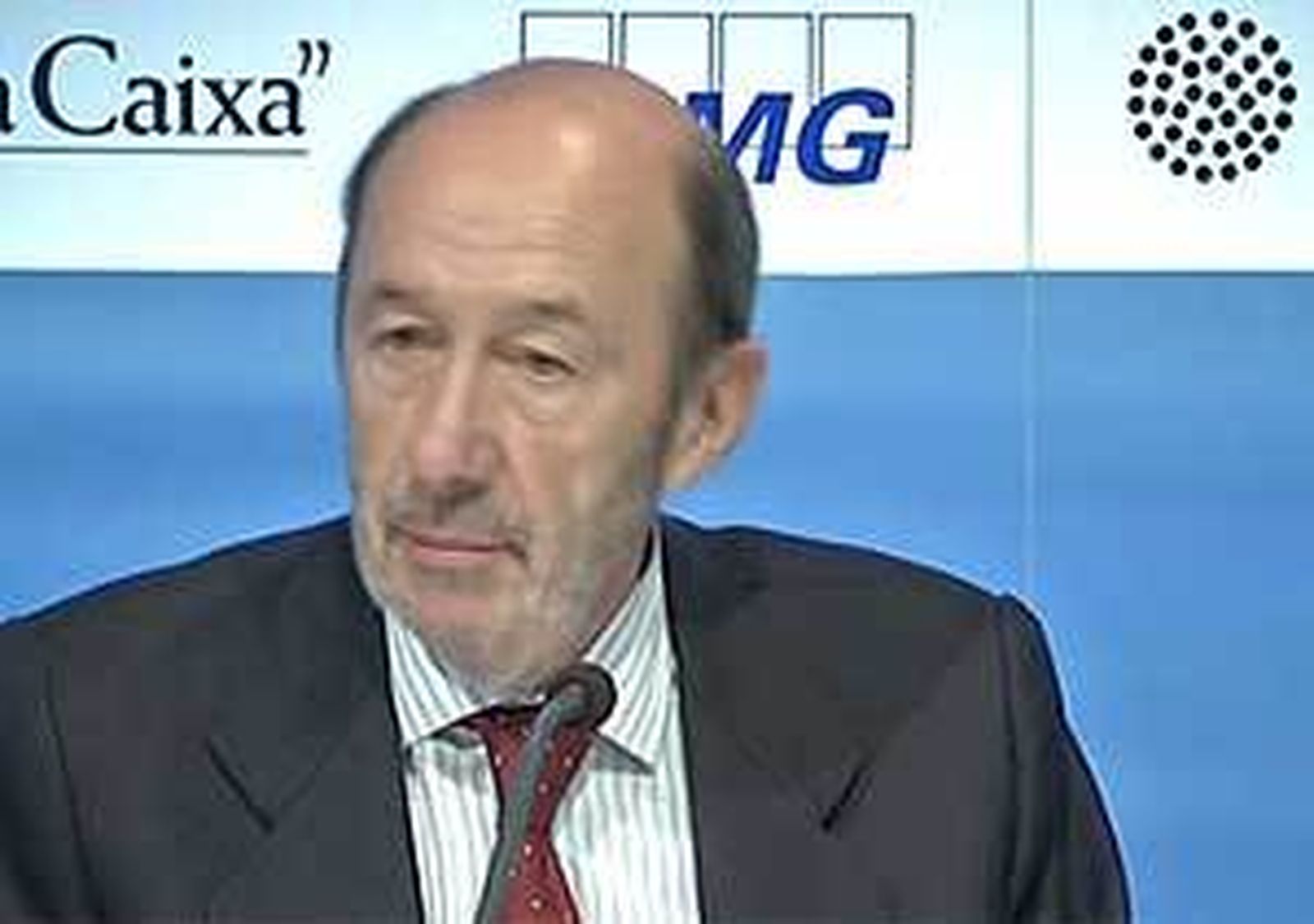 Rubalcaba defiende un gran acuerdo que dé "autoestima y cohesión", aunque lo ve difícil