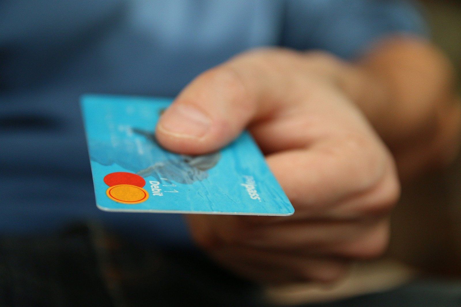 Aviso del Banco de España: guardar siempre el ticket cuando se paga con tarjeta