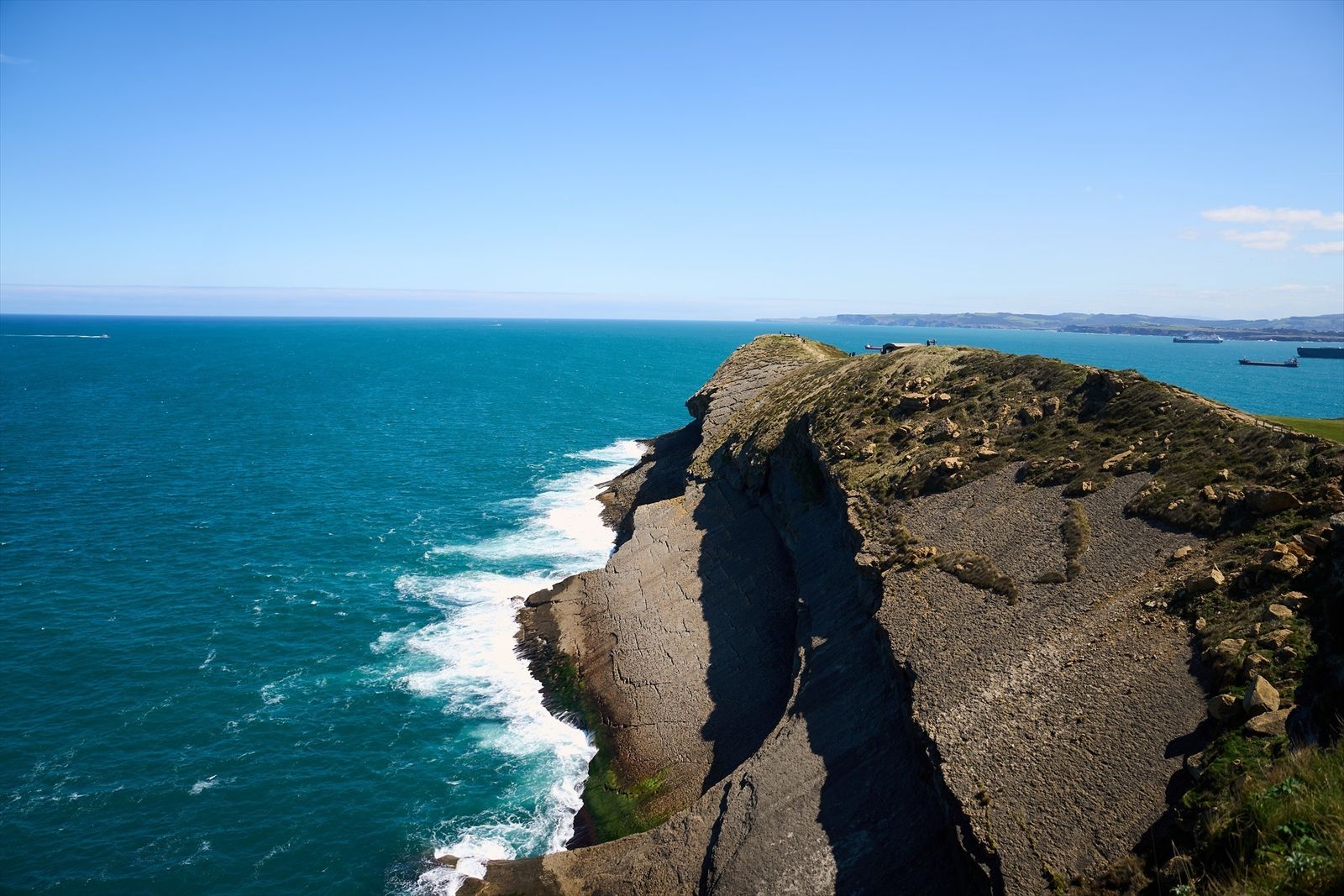 Vista de la costa de Cabo Mayor de la capital cántabra donde ha desaparecido el buque pesquero Villaboa Uno, a 3 de abril de 2023