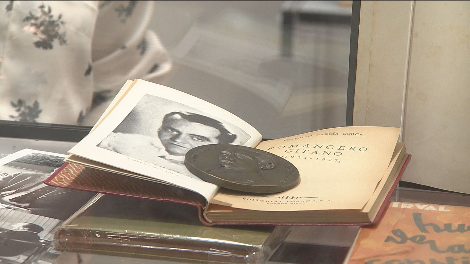 El Palacio de Cibeles acoge la 21º edición del salón del libro antiguo de Madrid