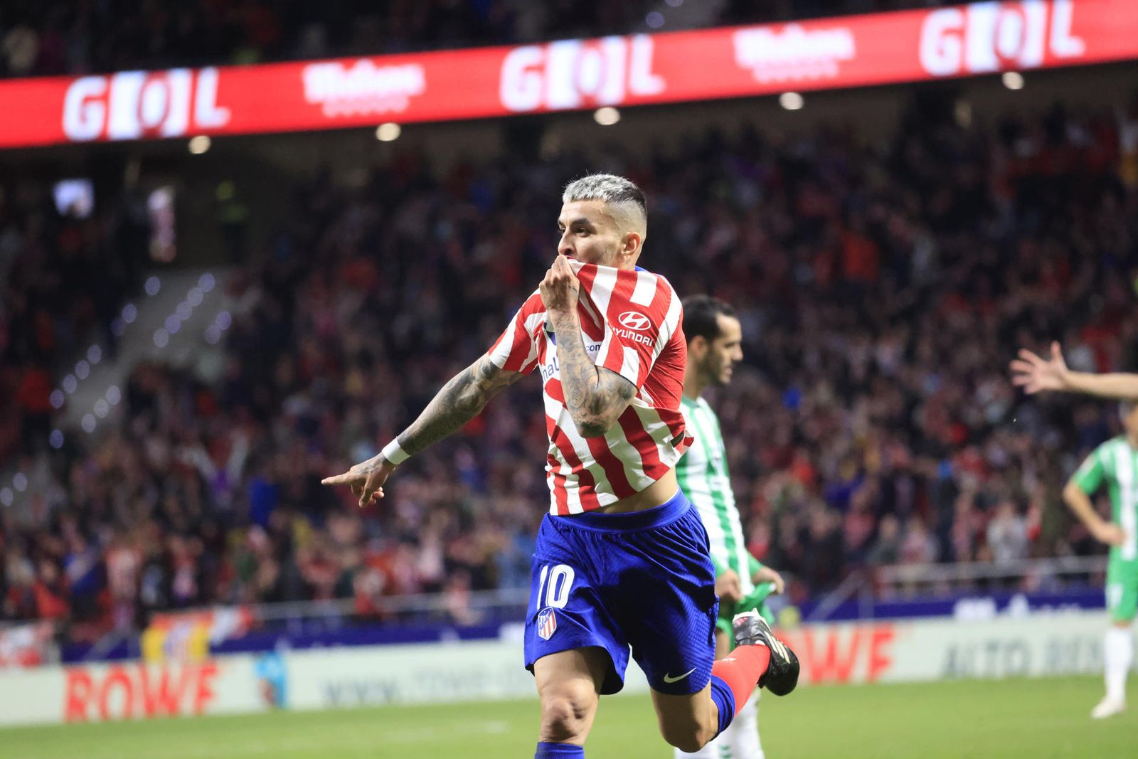 Correa desata al Atlético frente al Betis: 1-0