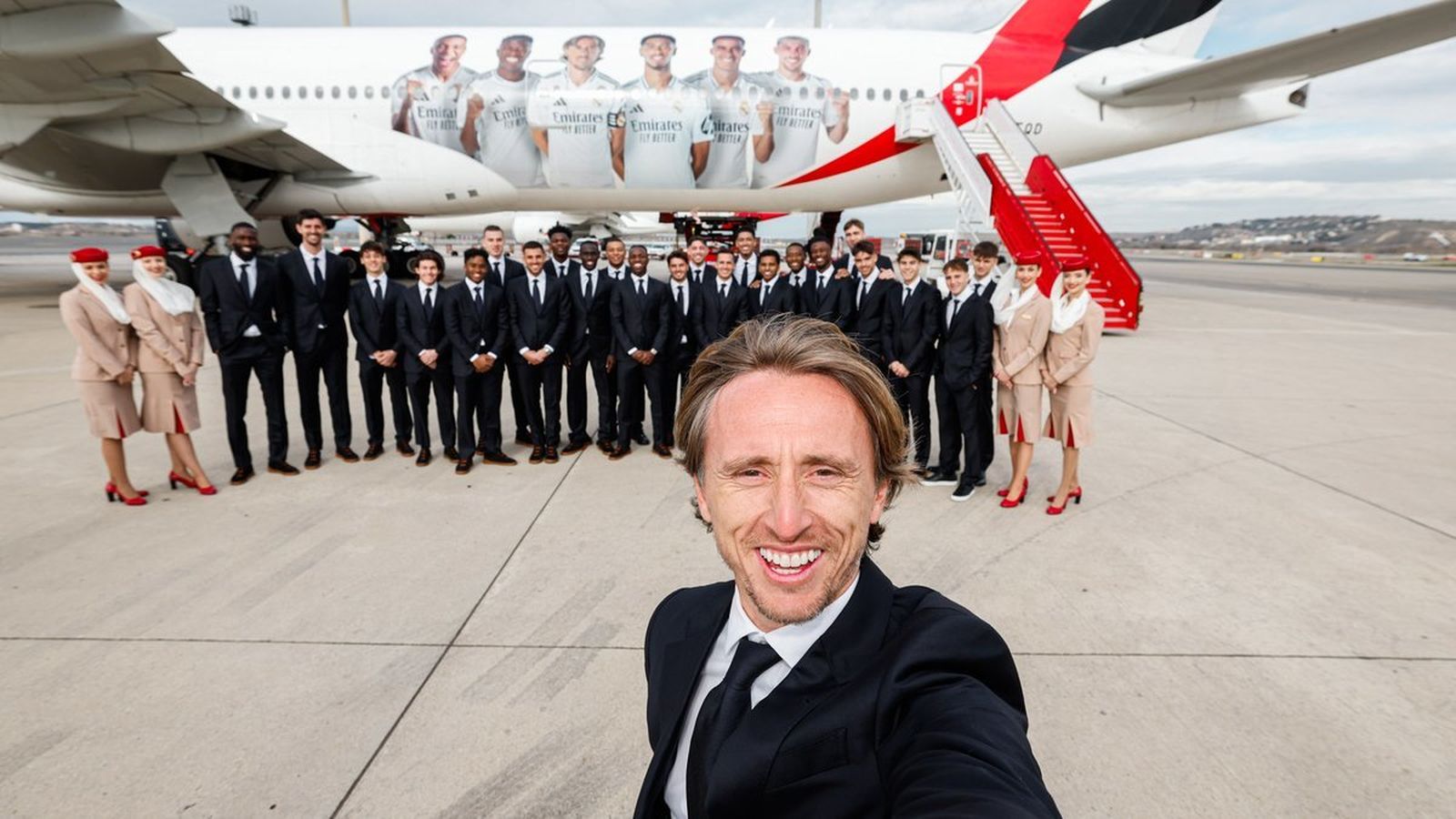 Modric hace un selfie a la expedición del Real Madrid