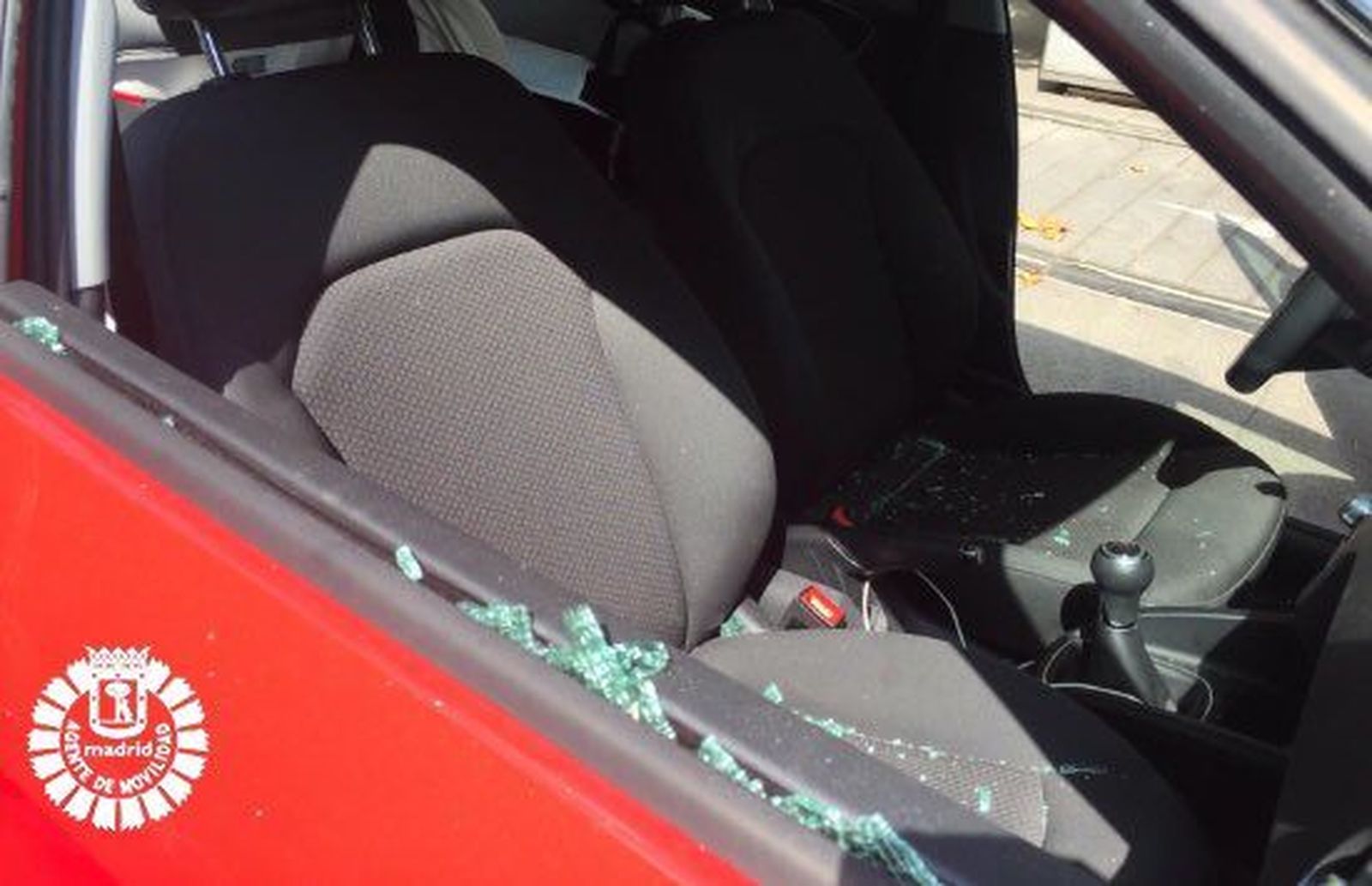 Rescatan a un bebé de un coche aparcado a pleno sol en la calle Serrano