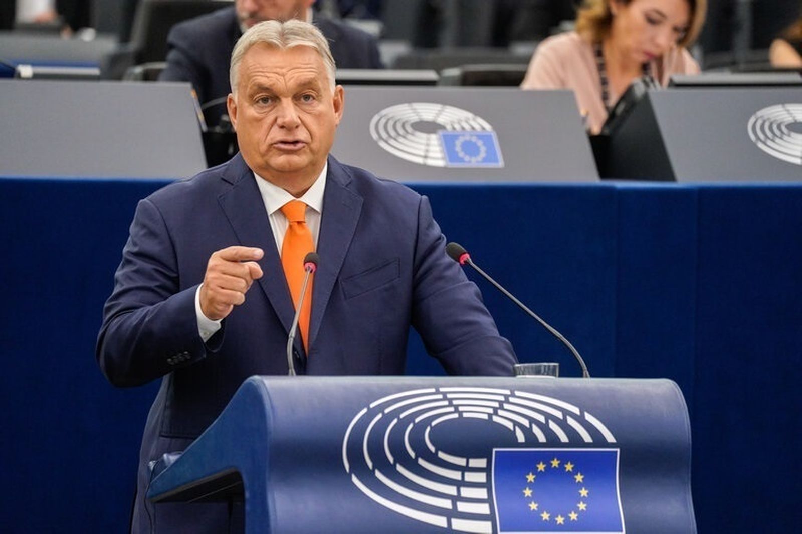 Parlamento Europeo: Los eurodiputados de izquierda despiden al primer ministro de Hungría, Viktor Orban, cantando el 'Bella Ciao'