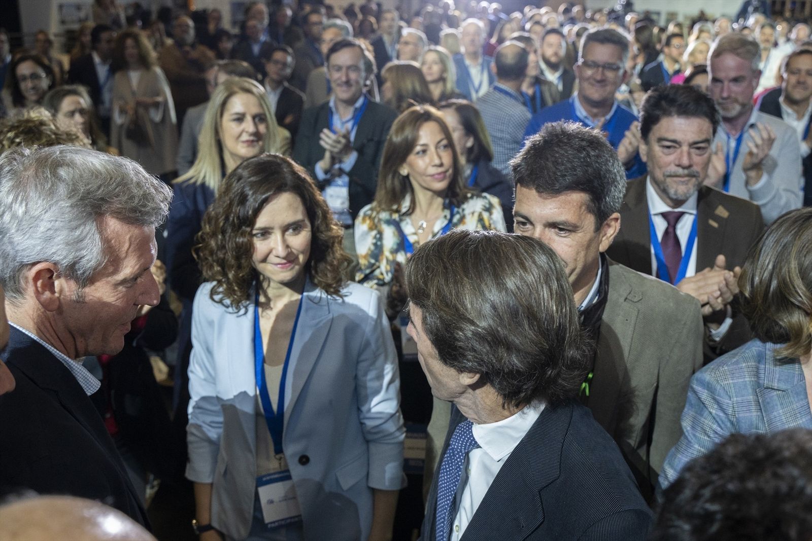 Ayuso dice que Aznar "siempre es un referente" en el PP