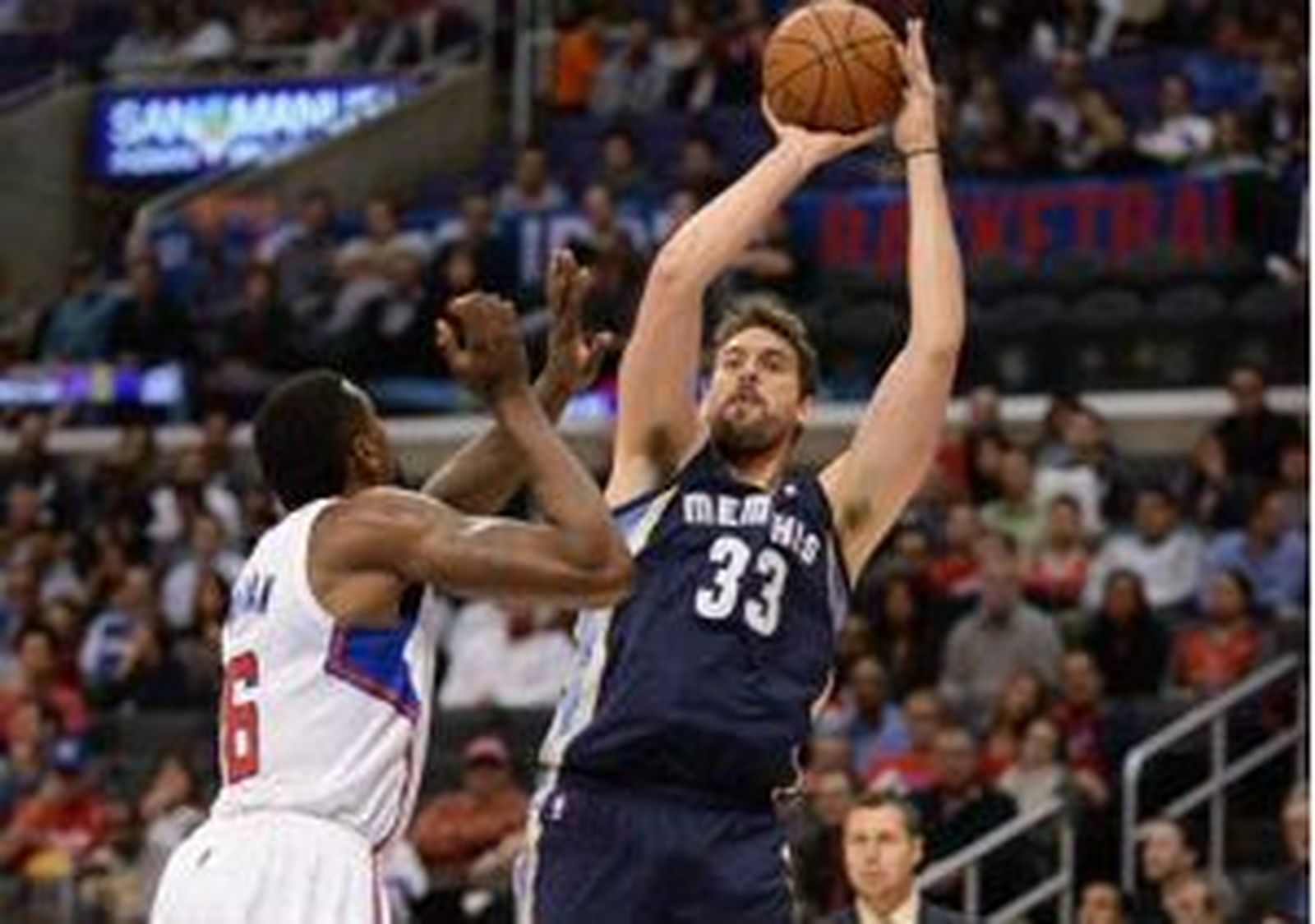 Marc Gasol vuelve a rozar el 'triple-doble' en una gran noche española