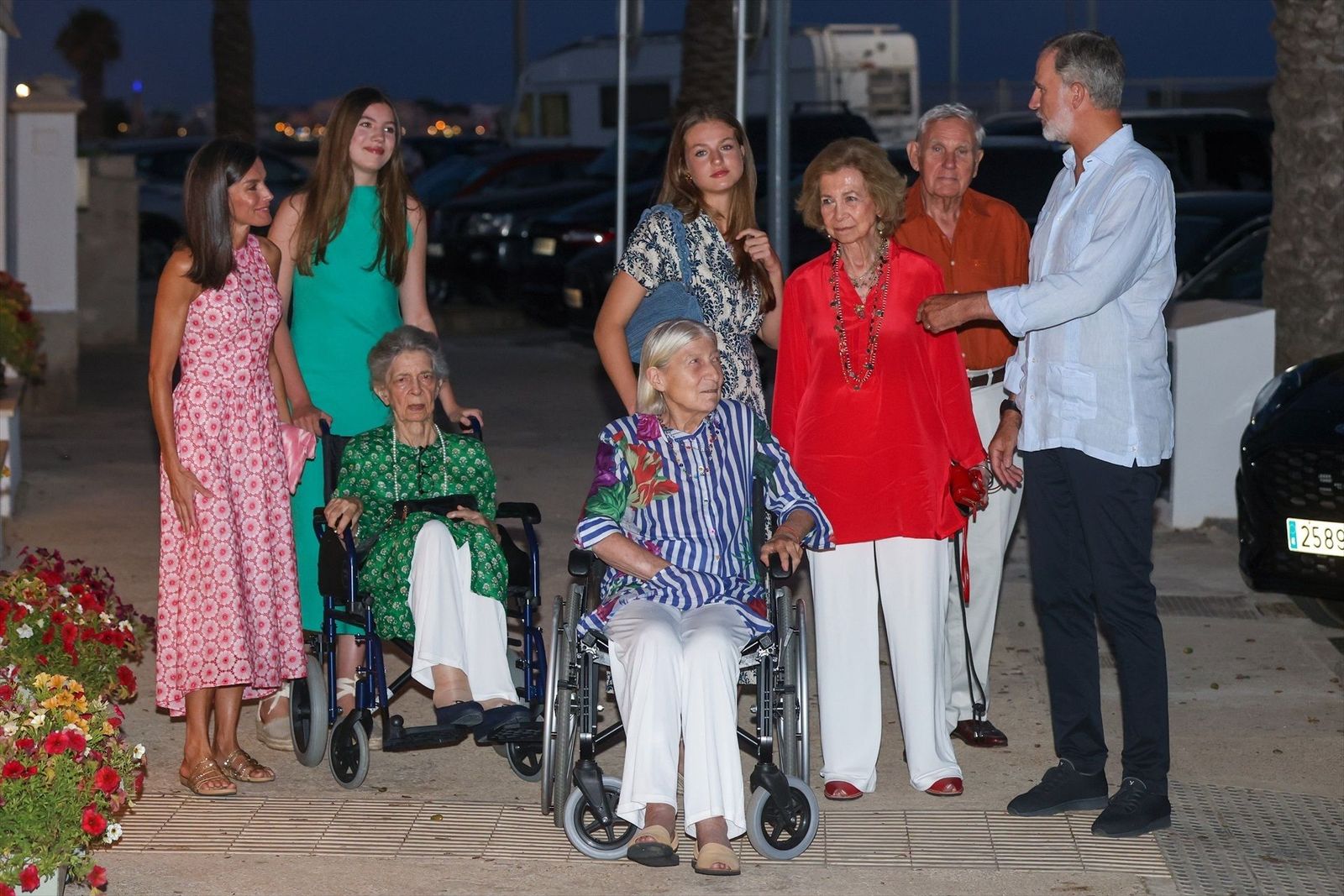 Primeras imágenes de los reyes y sus hijas en sus vacaciones en Palma