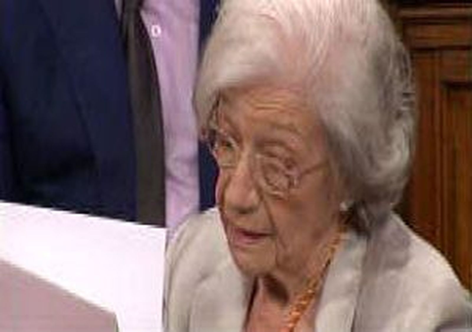 Ana María Matute tras recibir el Cervantes:  "El que no inventa, no vive"