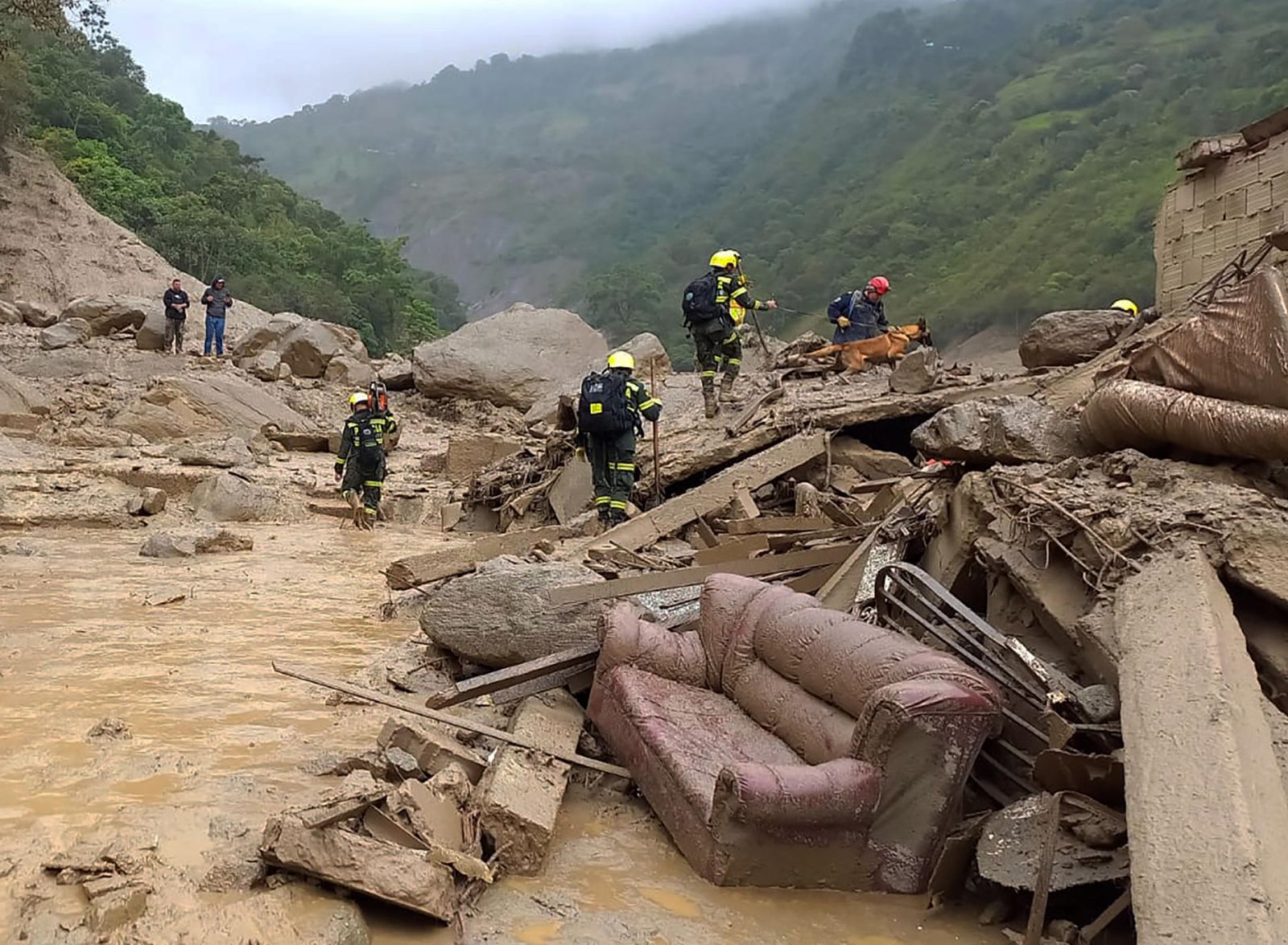 Las subidas de los ríos han afectado al departamento colombiano de Cundinamarca