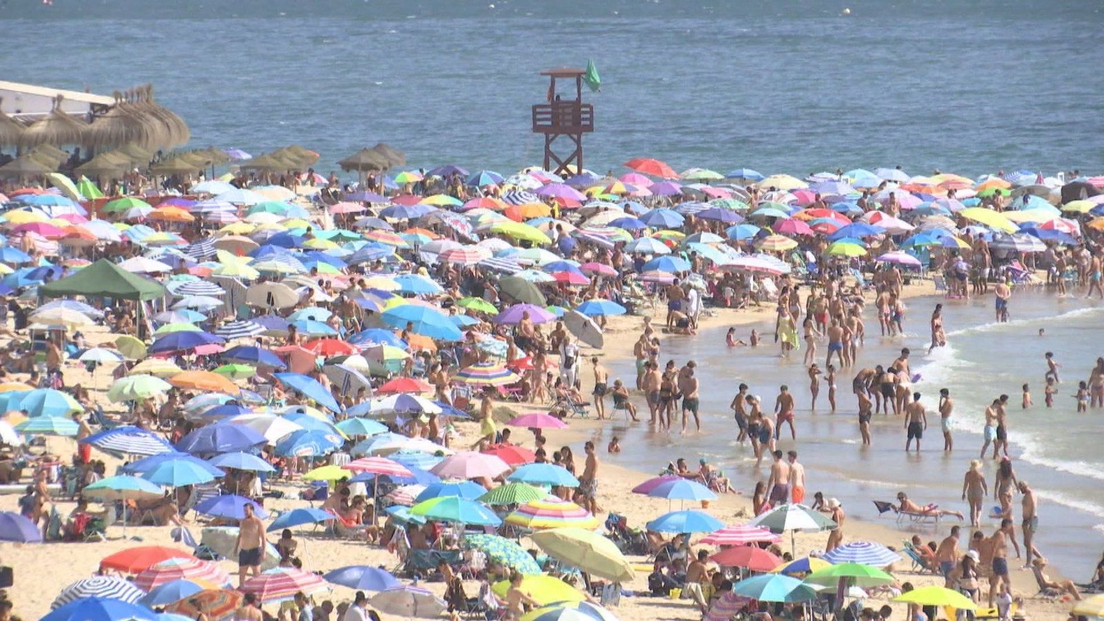 ‘Mesa del Turismo de España’, sobre la masificación: "Son las autoridades las que tienen que regularlo"