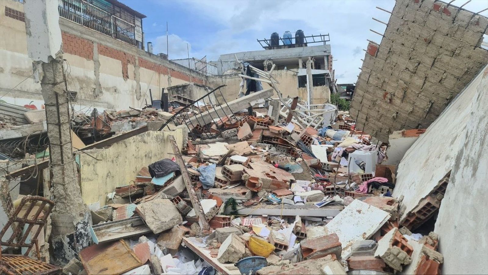 Venezuela eleva a 2.595 el número de muertos por el doble seísmo y a 12.400 los heridos