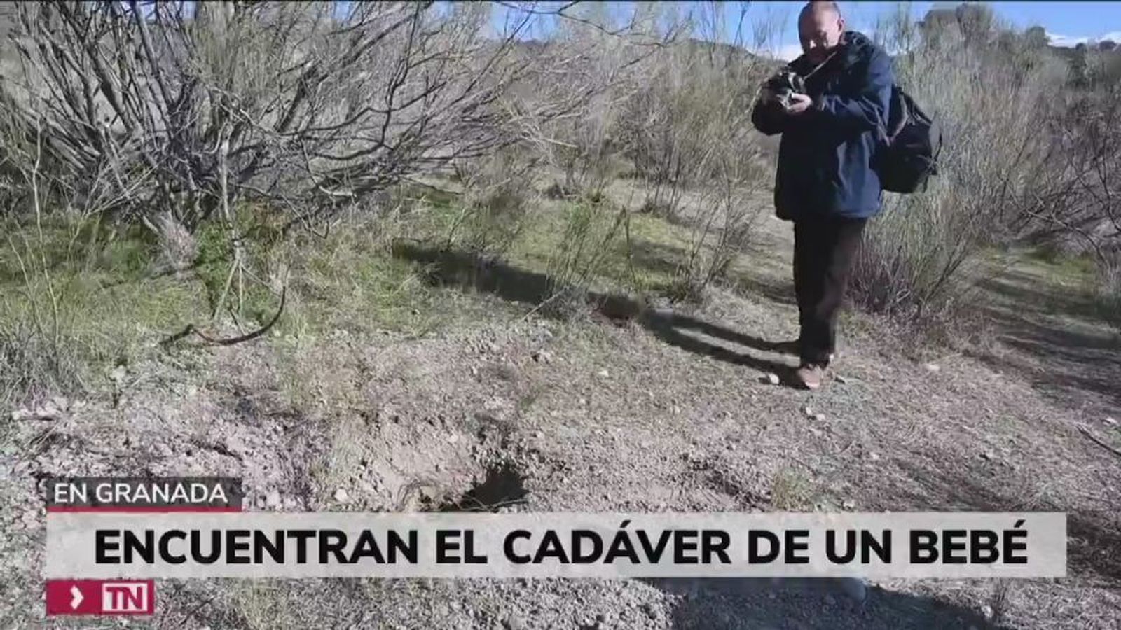 Encuentran el cuerpo sin vida de un bebé envuelto en unas mantas en Granada