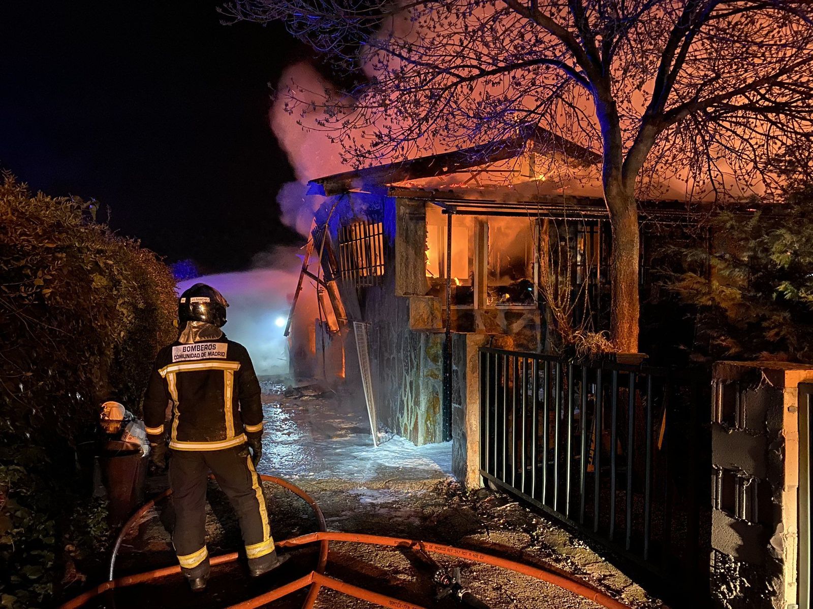 Calcinado un chalet de dos plantas en El Molar