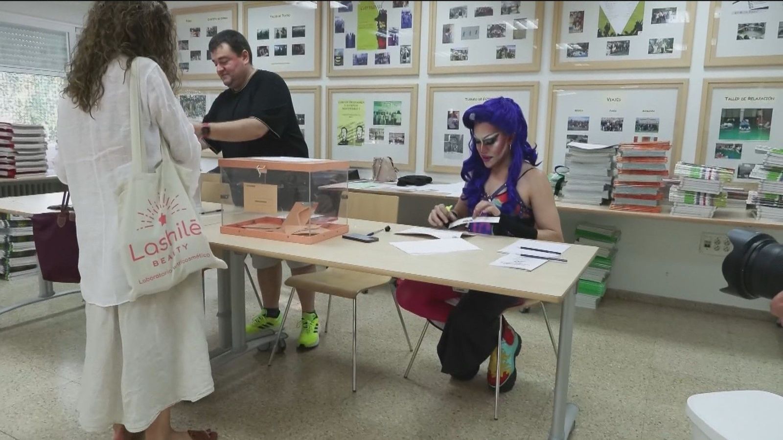 Una drag queen o un obispo en las mesas electorales... Las anécdotas del 23J