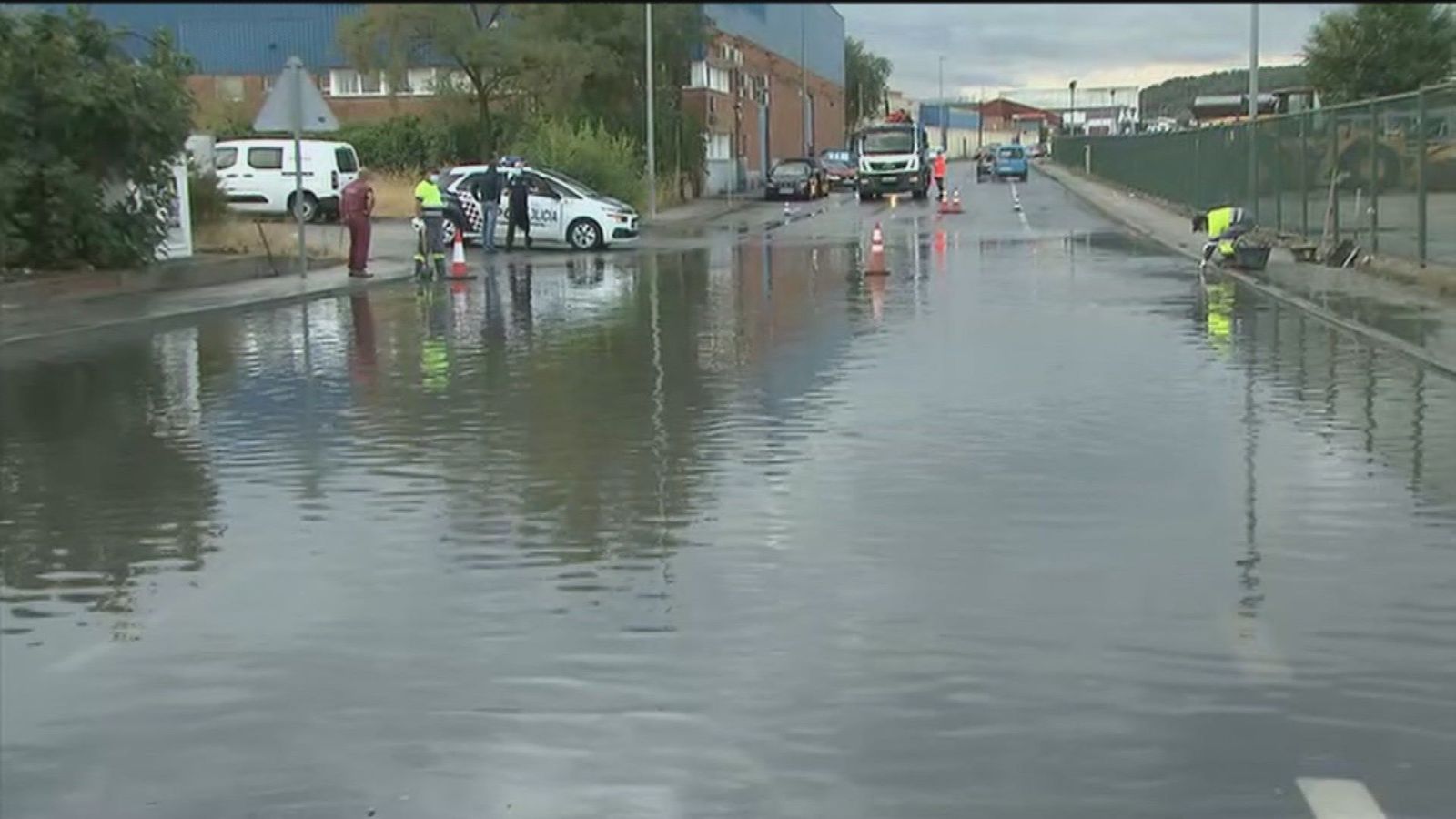 Cortes de tráfico, casas inundadas y alcantarillas atascadas en Arganda
