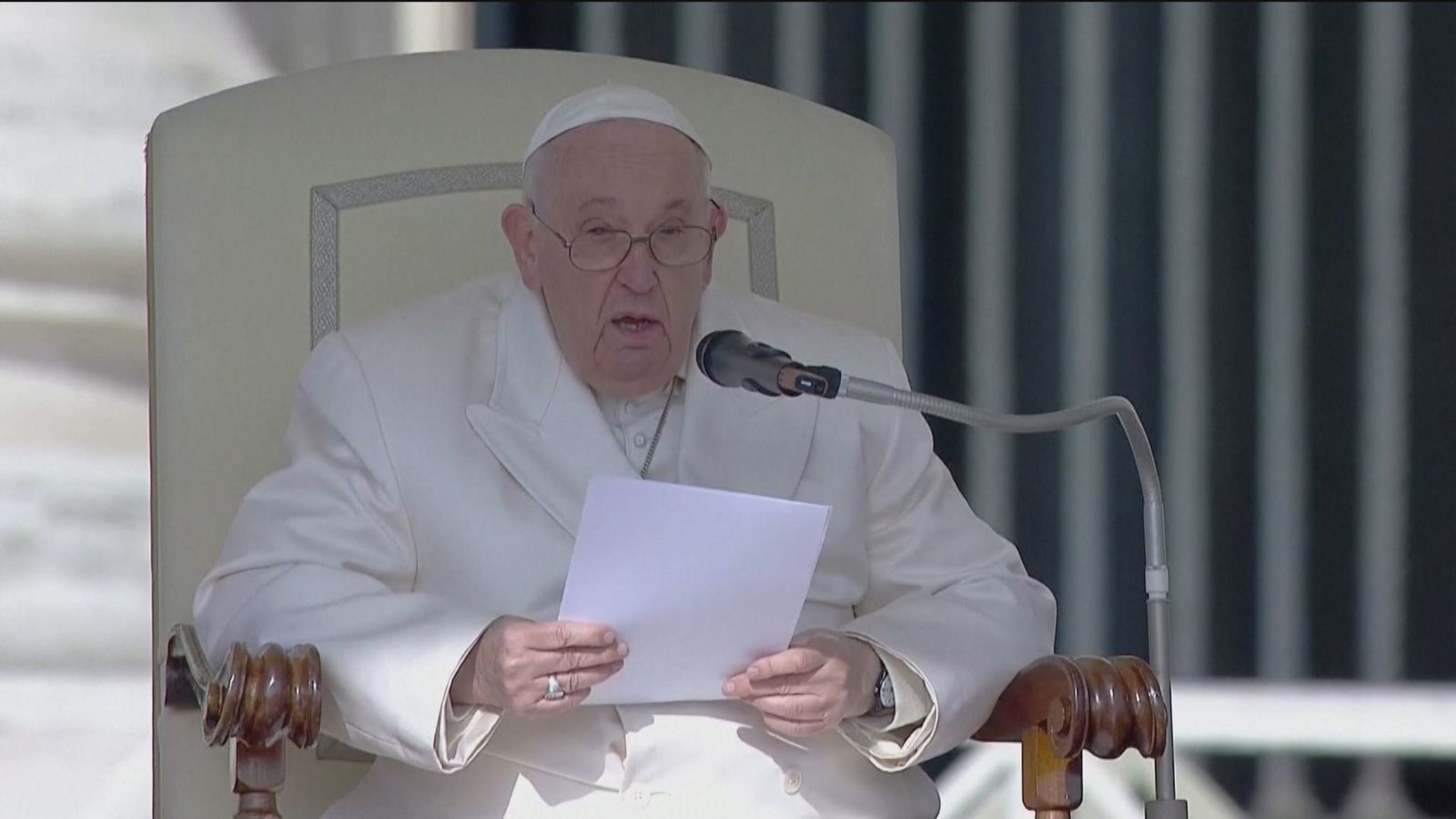 El papa sufre una infección respiratoria y permanecerá ingresado algunos días