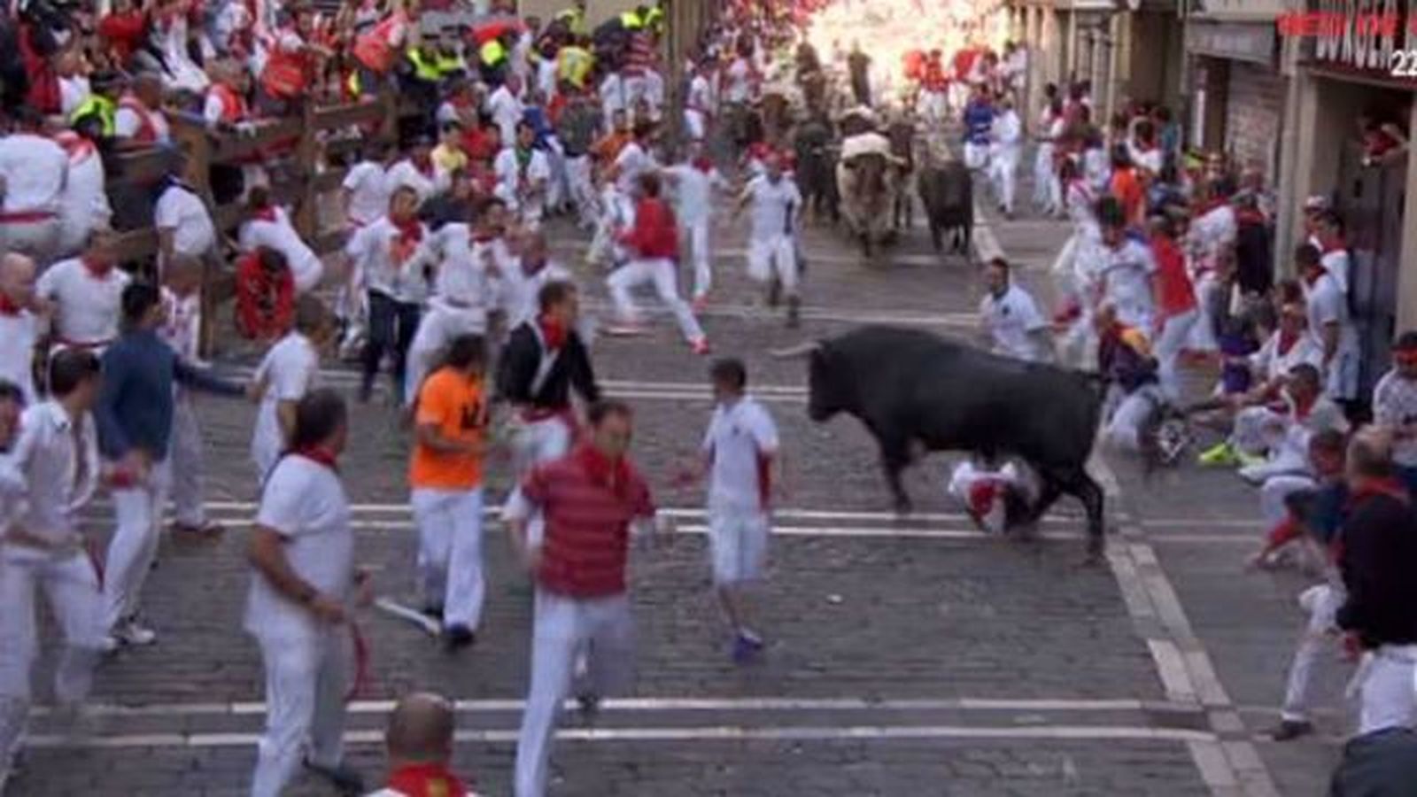 Cinco heridos en el encierro de este jueves con un toro adelantado de la manada creando peligro