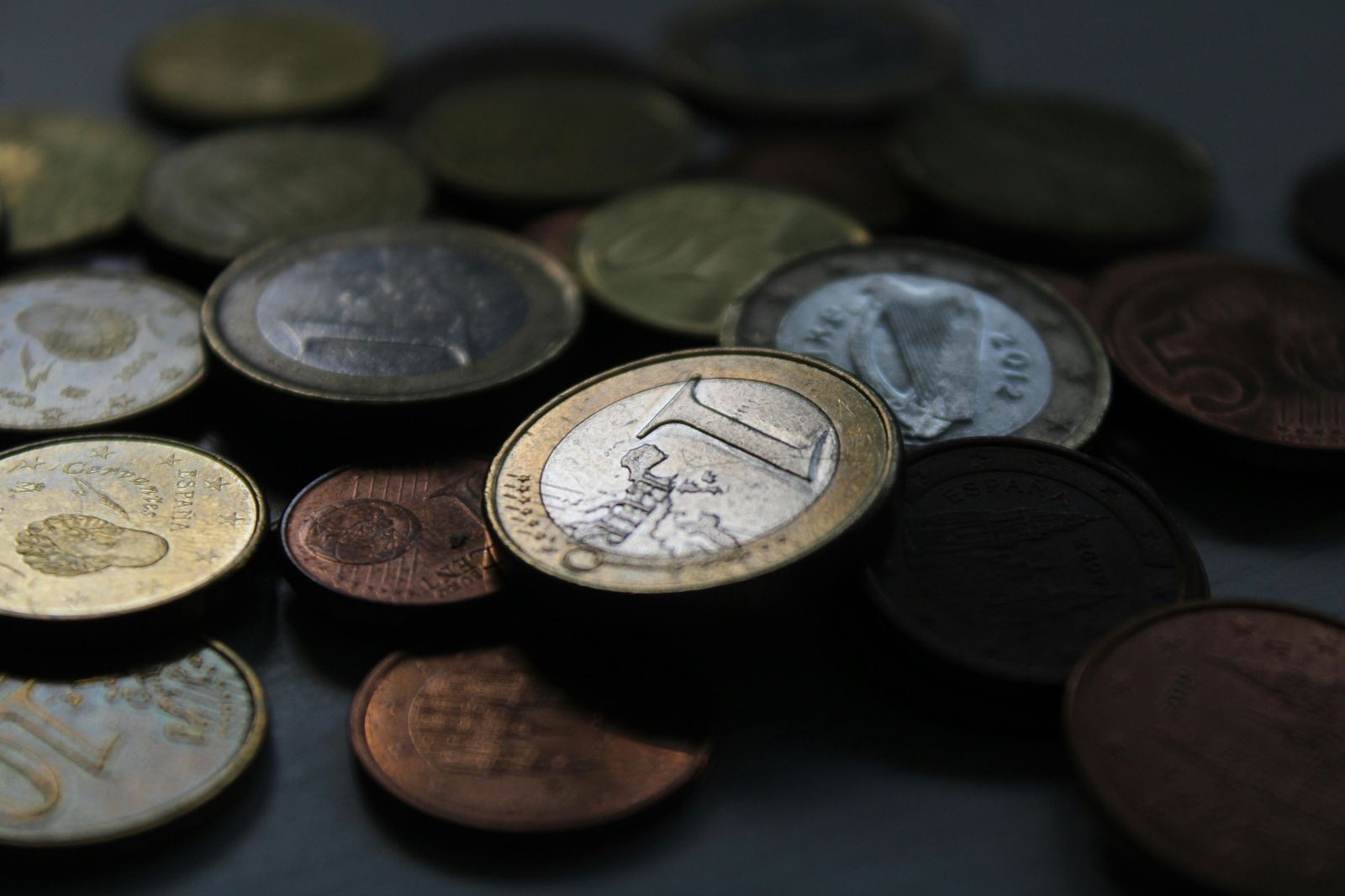 Los sueldos en España se estancan por abajo: la nómina más común roza ya el salario mínimo