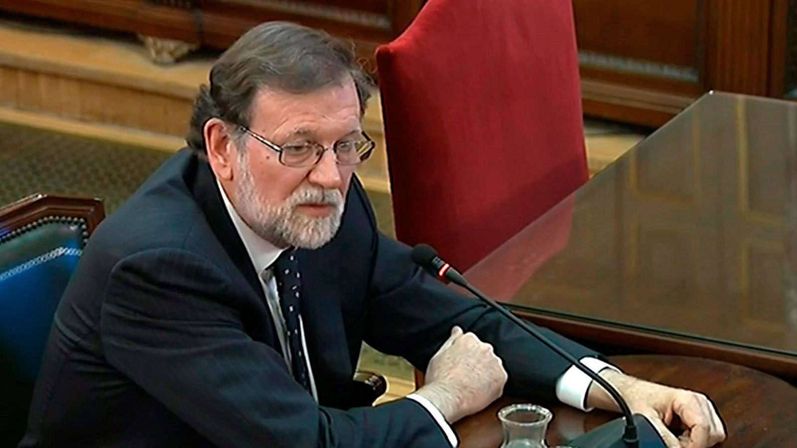 "Si algunos hubieran cumplido la ley, no estariamos aquí", declara Rajoy