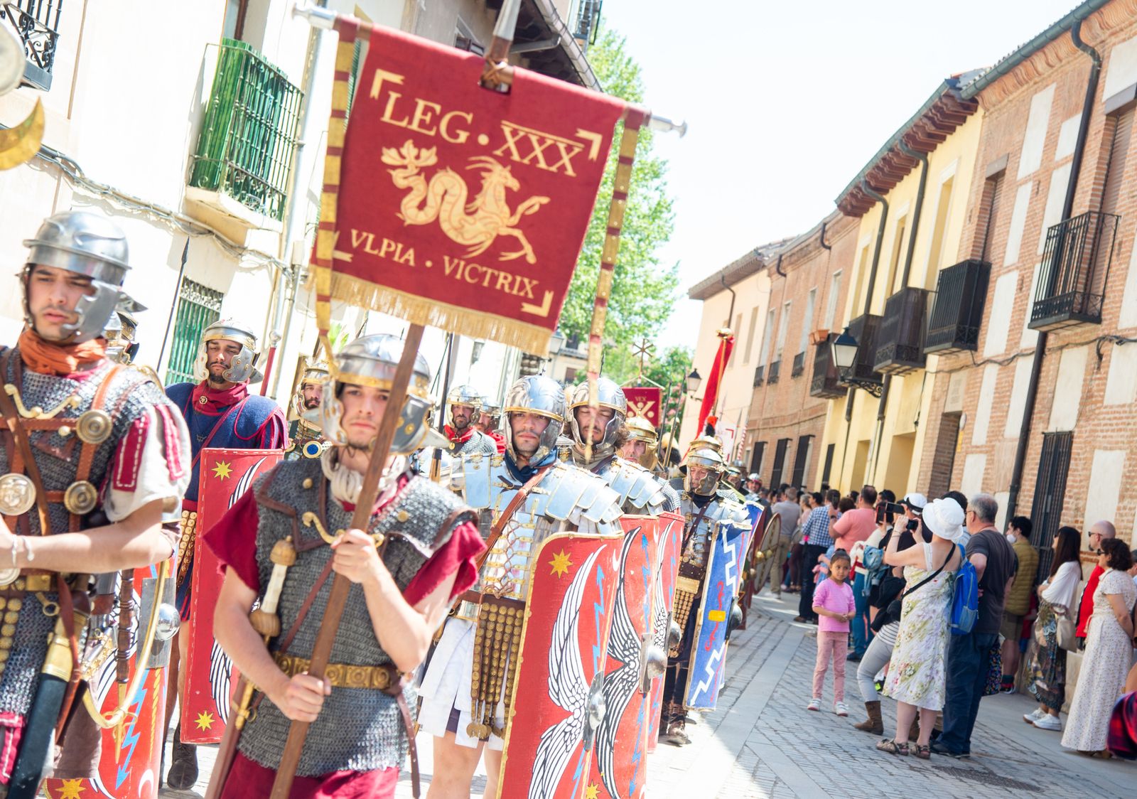 Legión romana por las calles de Alcalá